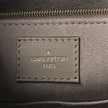 Louis Vuitton Empreinte Monogram Giant Onthego MM Tourterelle 6 of 9