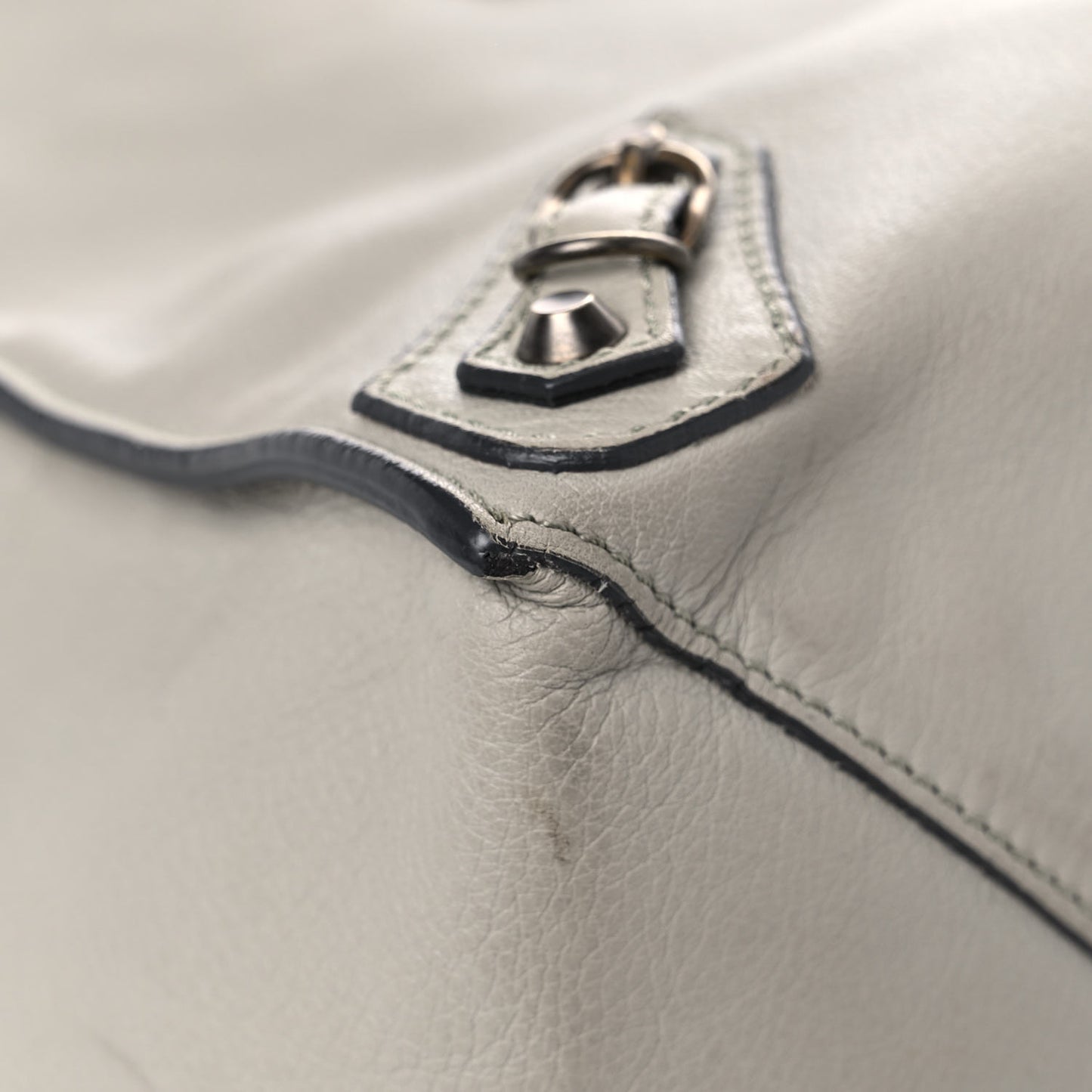 Veau Papier A4 Zip Around Tote Gray