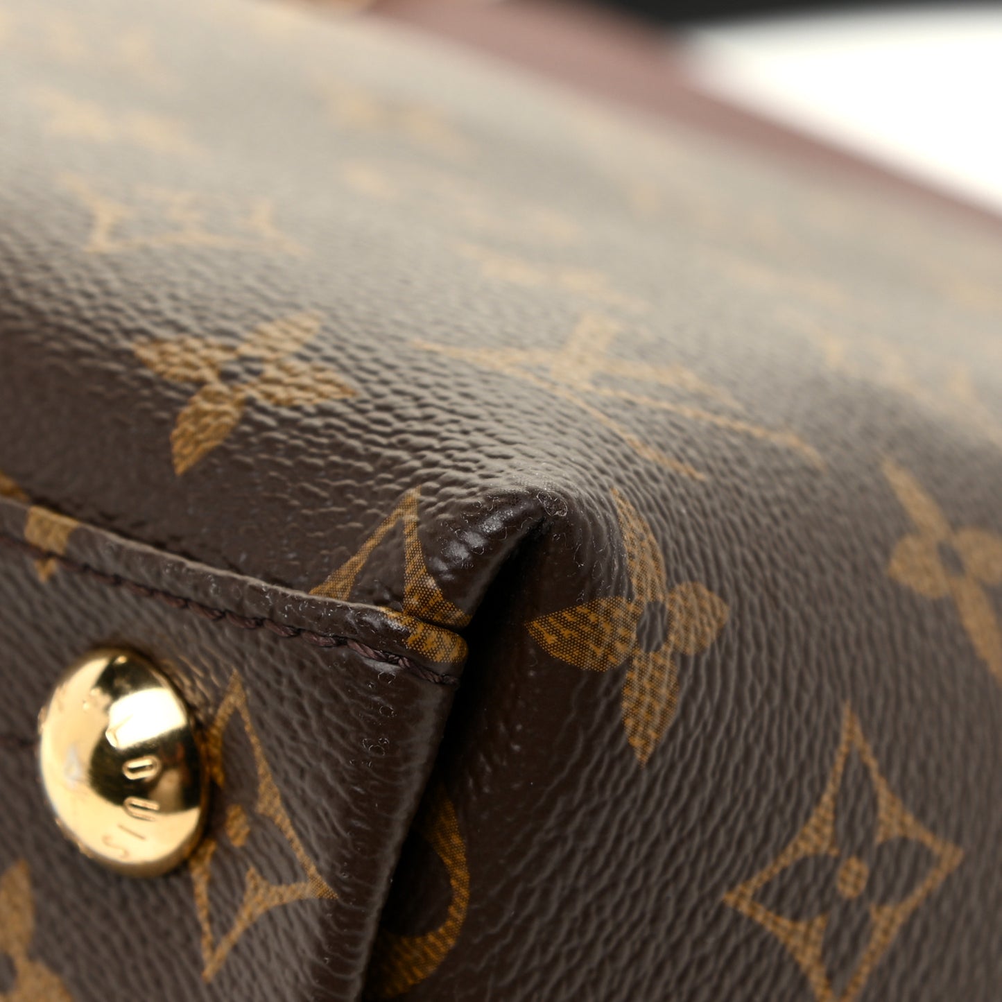 Monogram V Tote MM Bordeaux