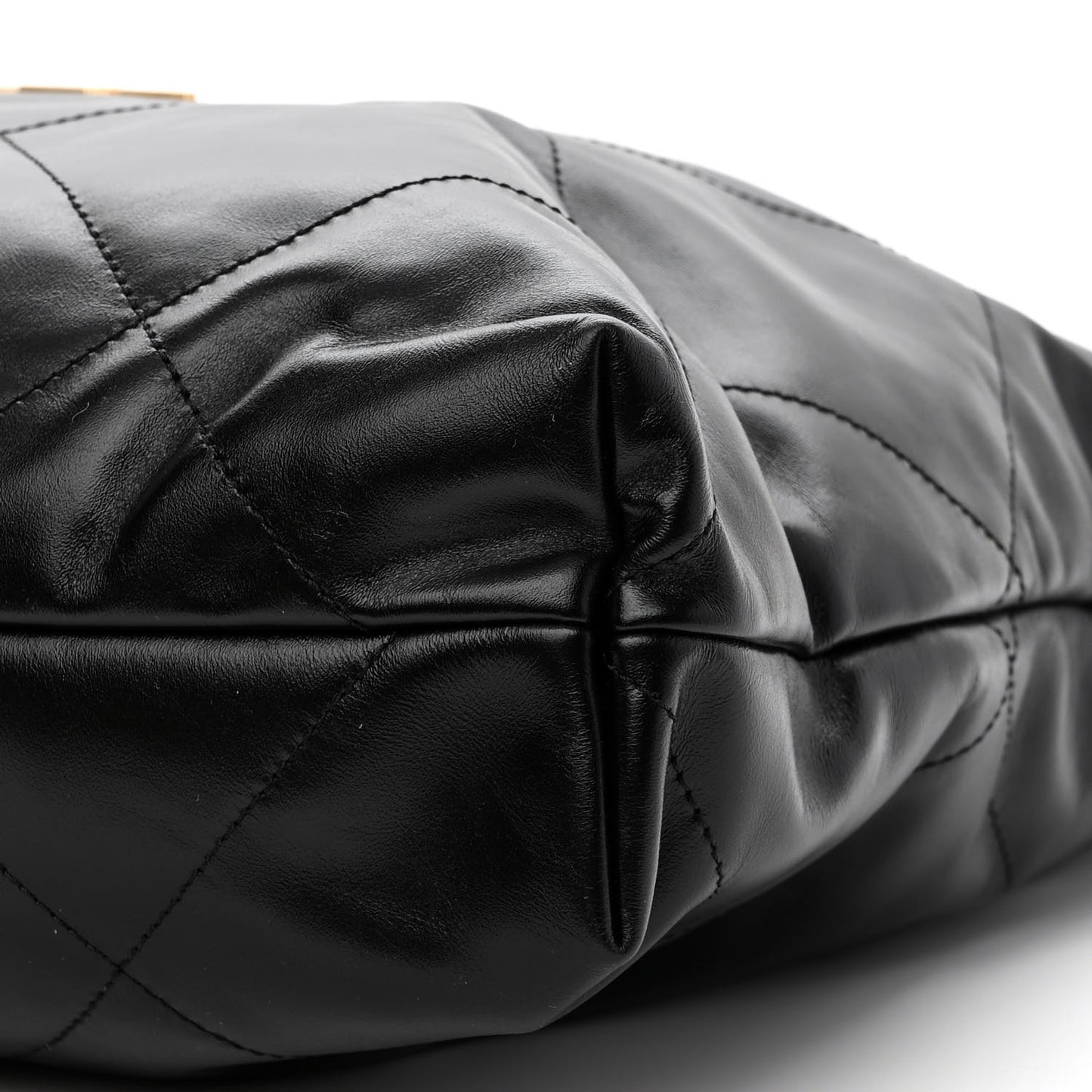 Shiny Calfskin Quilted Chanel 22 Black