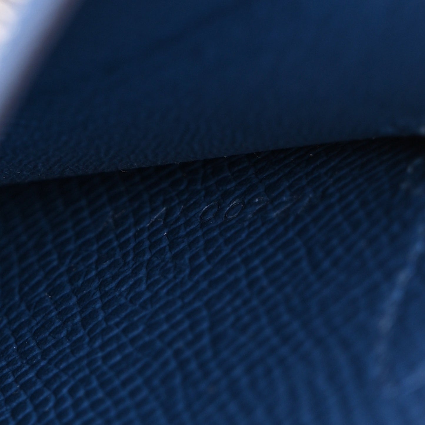 Epsom Kelly Wallet To Go Bleu Tie