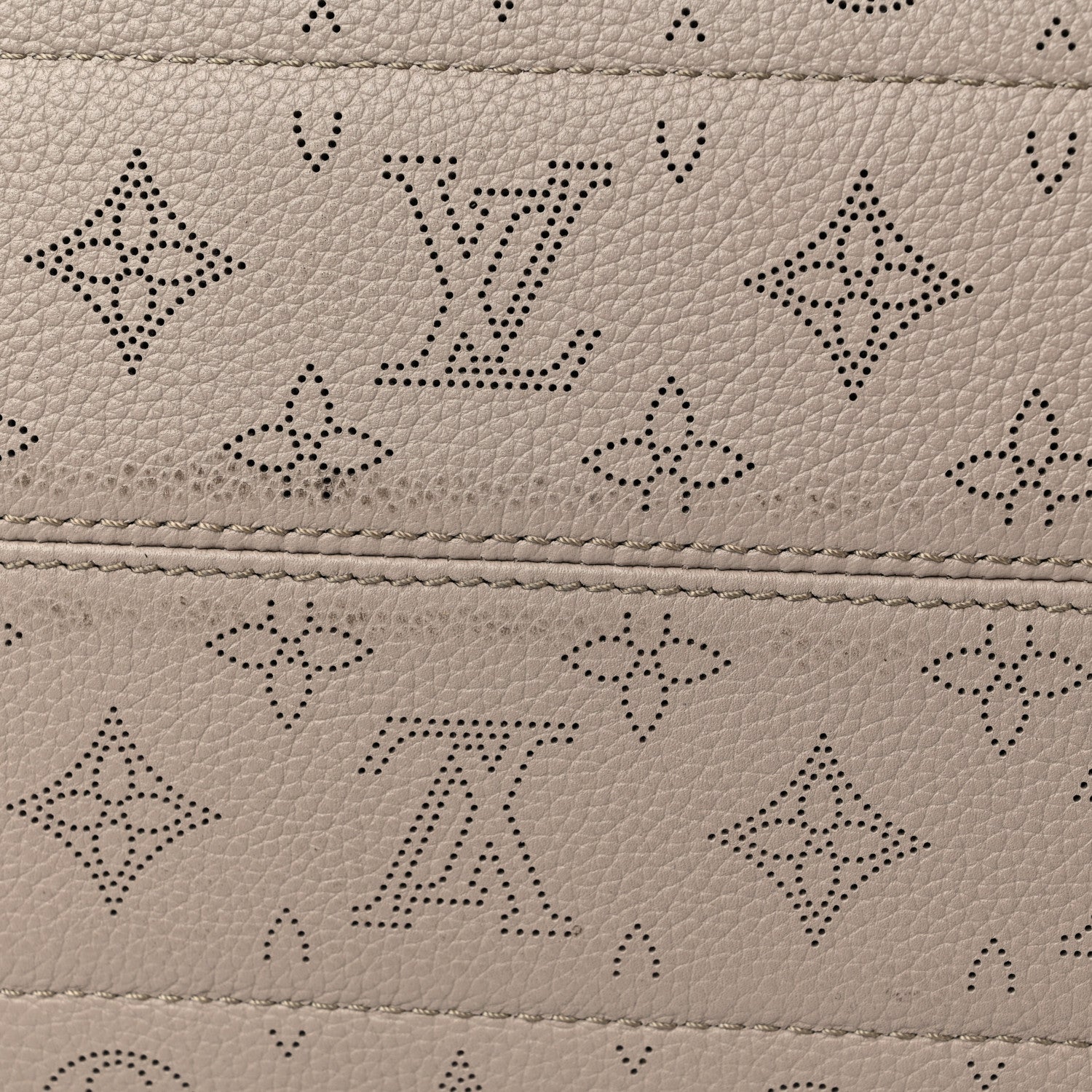 Louis Vuitton Mahina Hina MM Galet 13 of 13