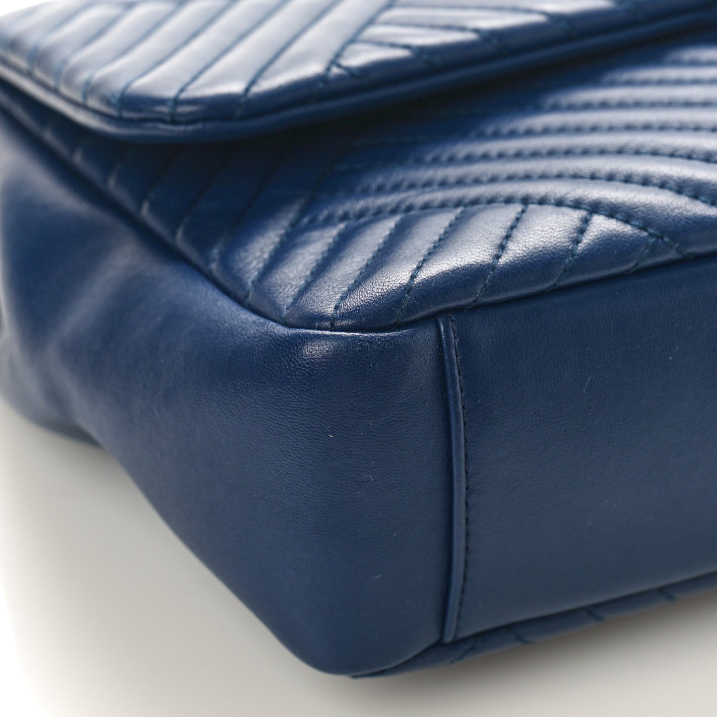 Lambskin Quilted Large CC Crossing Flap Navy