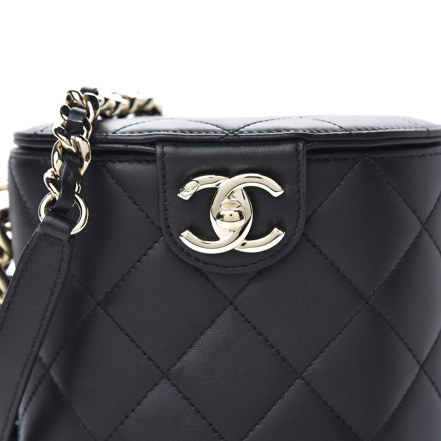 Lambskin Resin Elegant Chain Vanity Case Black