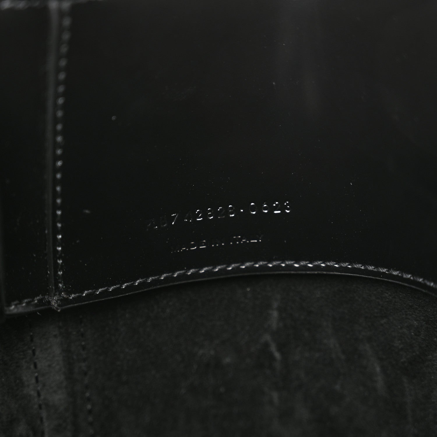 Saint Laurent Patent Calfskin Le 37 Bucket Bag Black 8 of 12