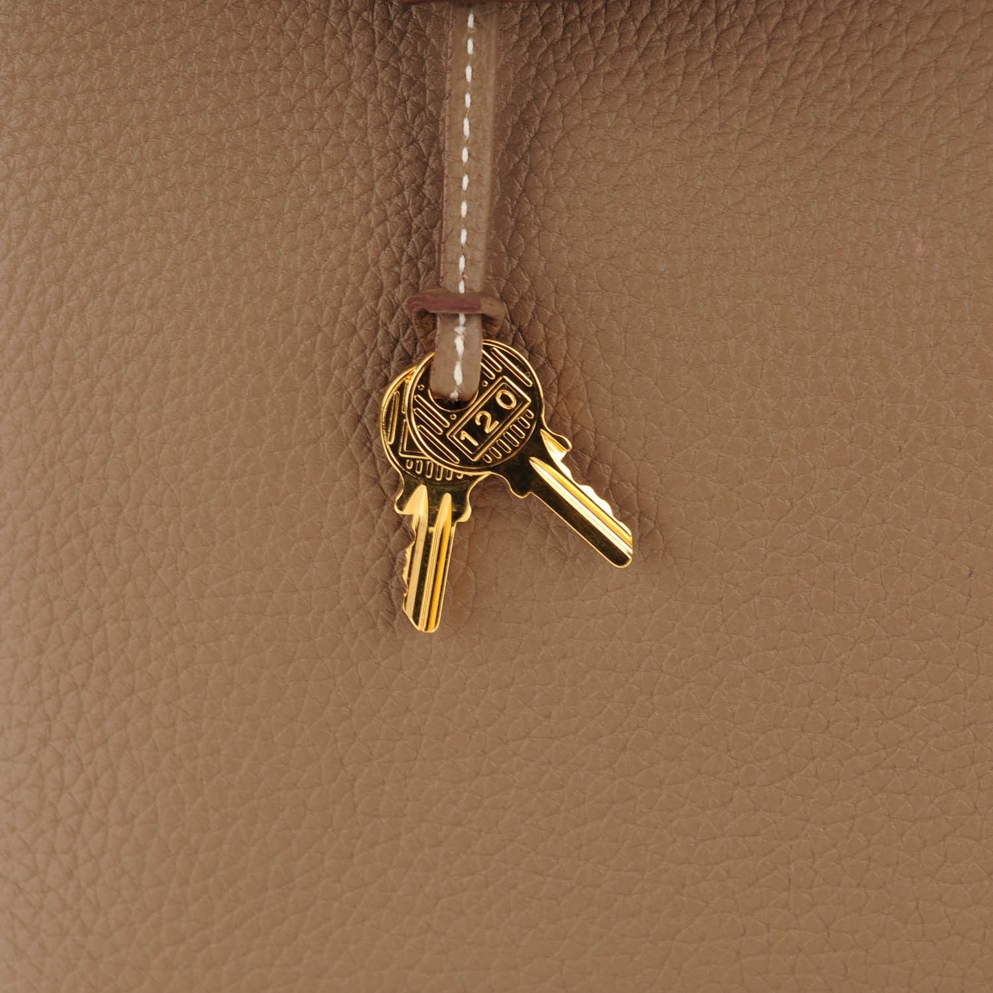 Togo Kelly Retourne 32 Etoupe