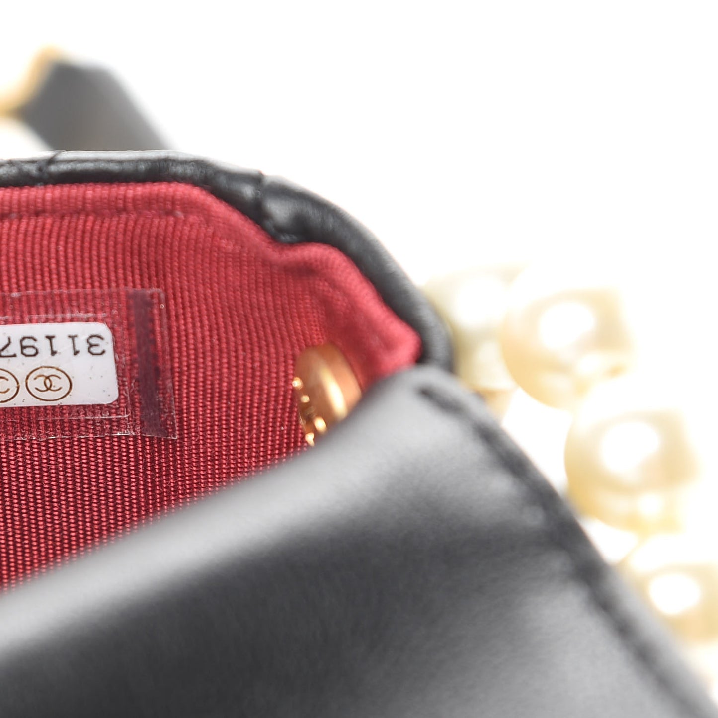 Calfskin Quilted About Pearls Card Holder Flap With Chain Black