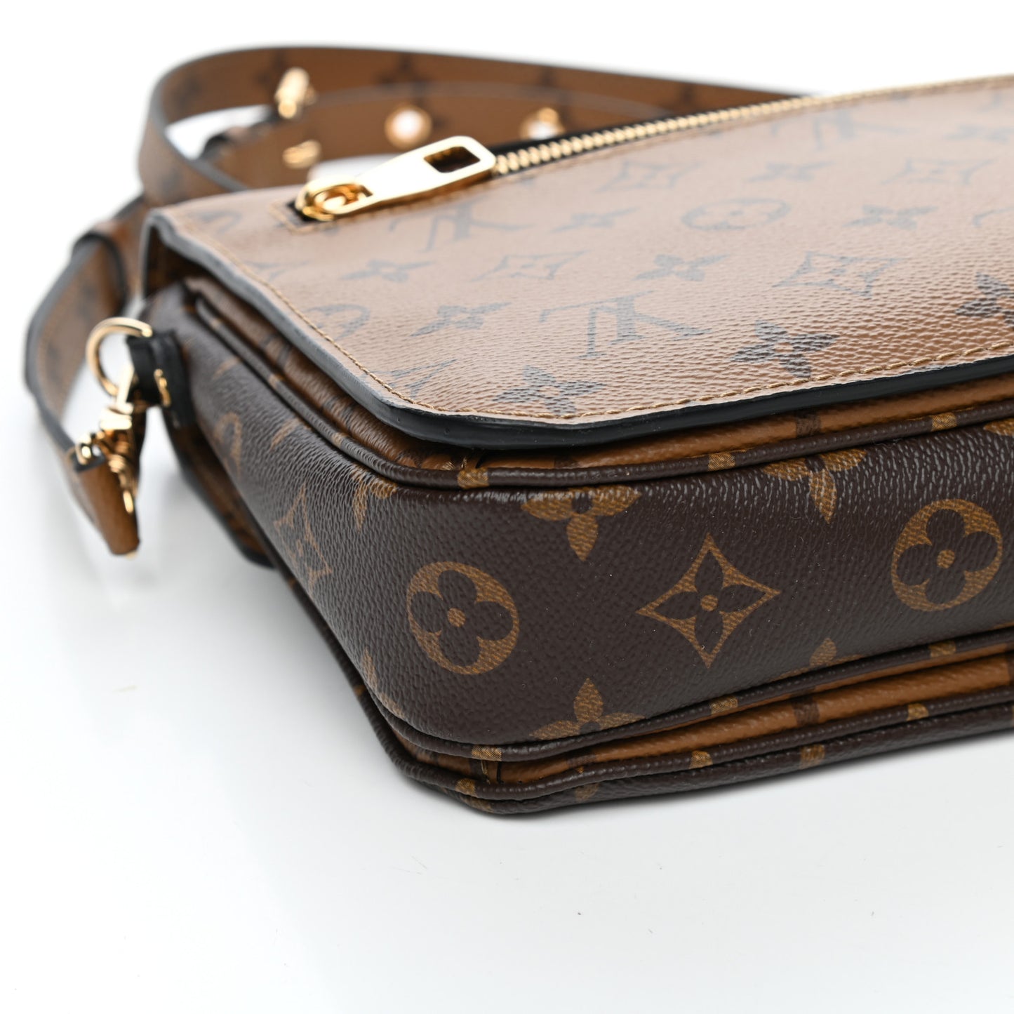 Reverse Monogram Pochette Metis