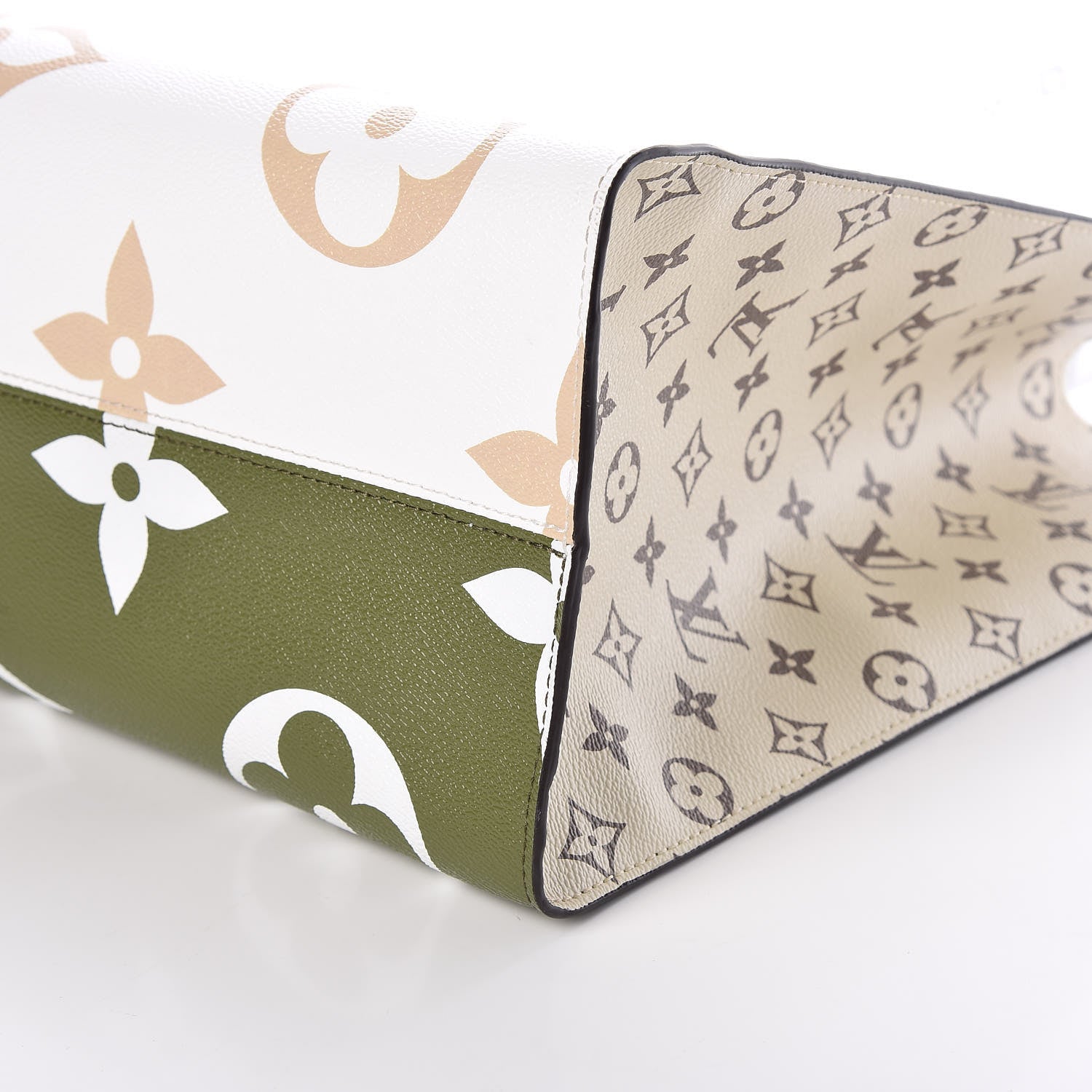 Louis Vuitton Monogram Giant Onthego GM Kaki Beige 7 of 11