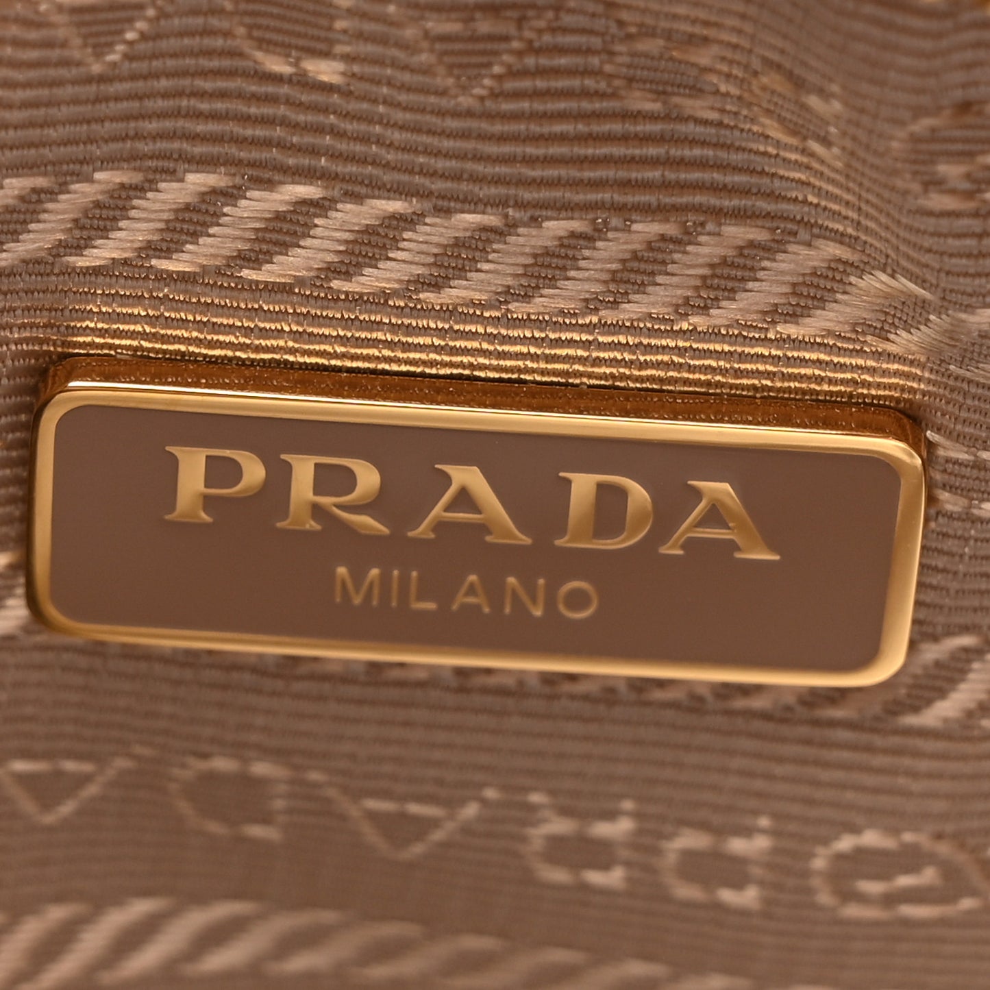 Saffiano Lux Re-Edition 2005 Shoulder Bag Cammeo