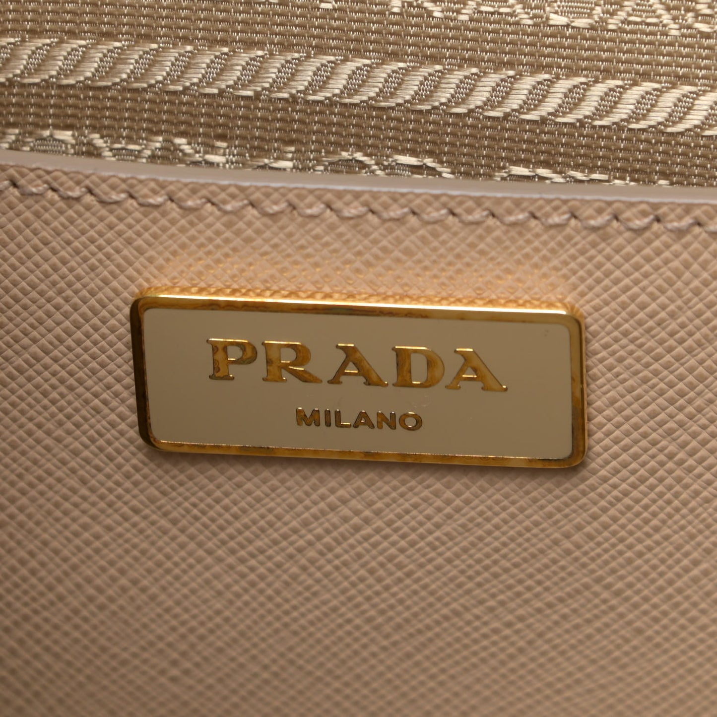 Saffiano Lux Medium Promenade Tote Sabbia