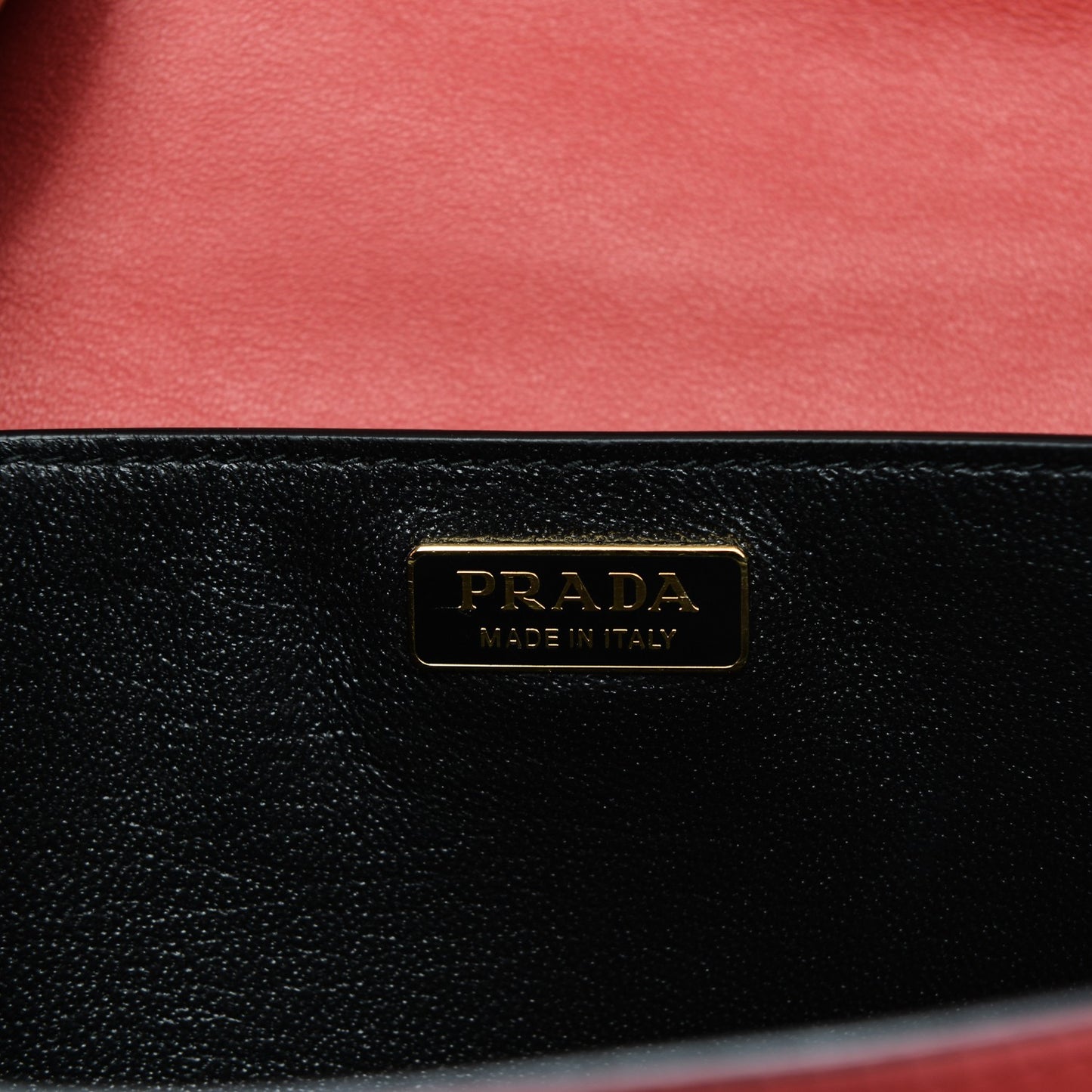 City Calf Saffiano Cahier Bag Fuoco Black