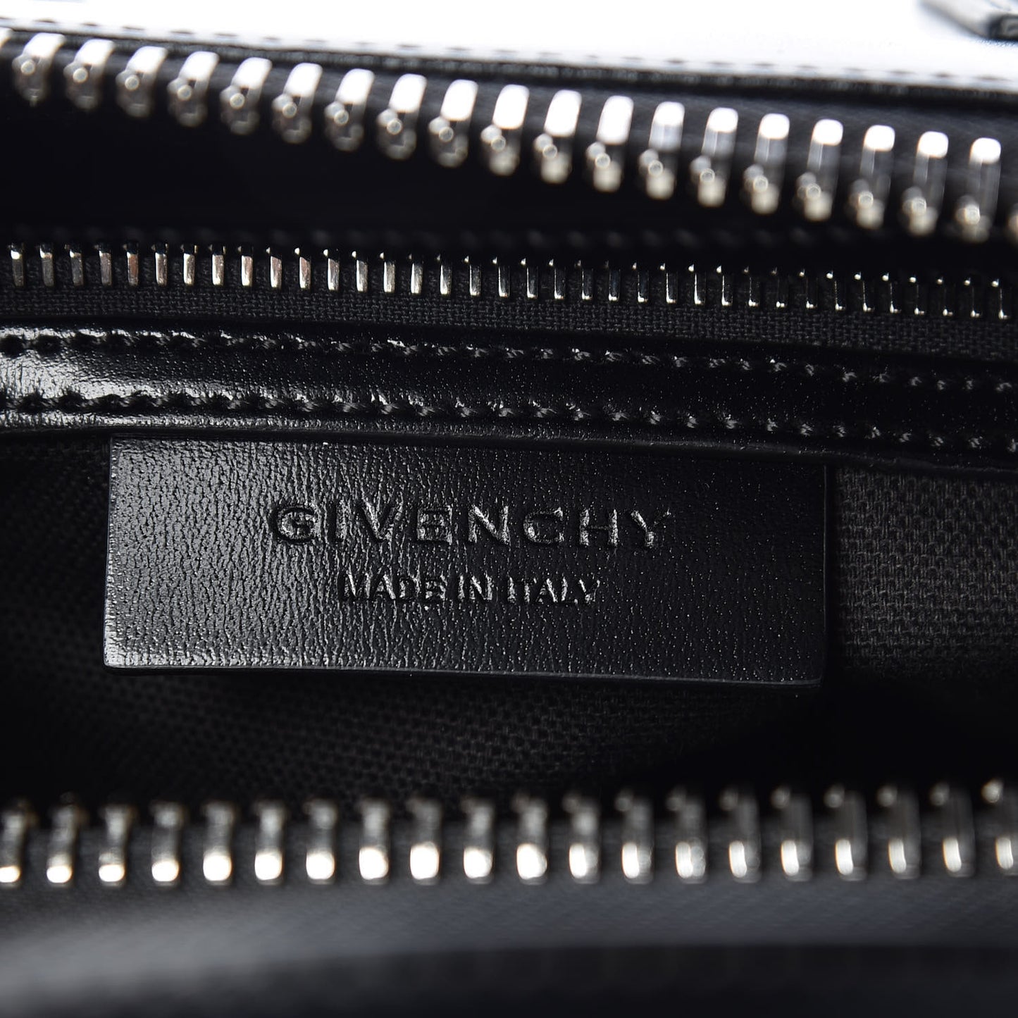 Shiny Lord Calfskin Small Antigona Black