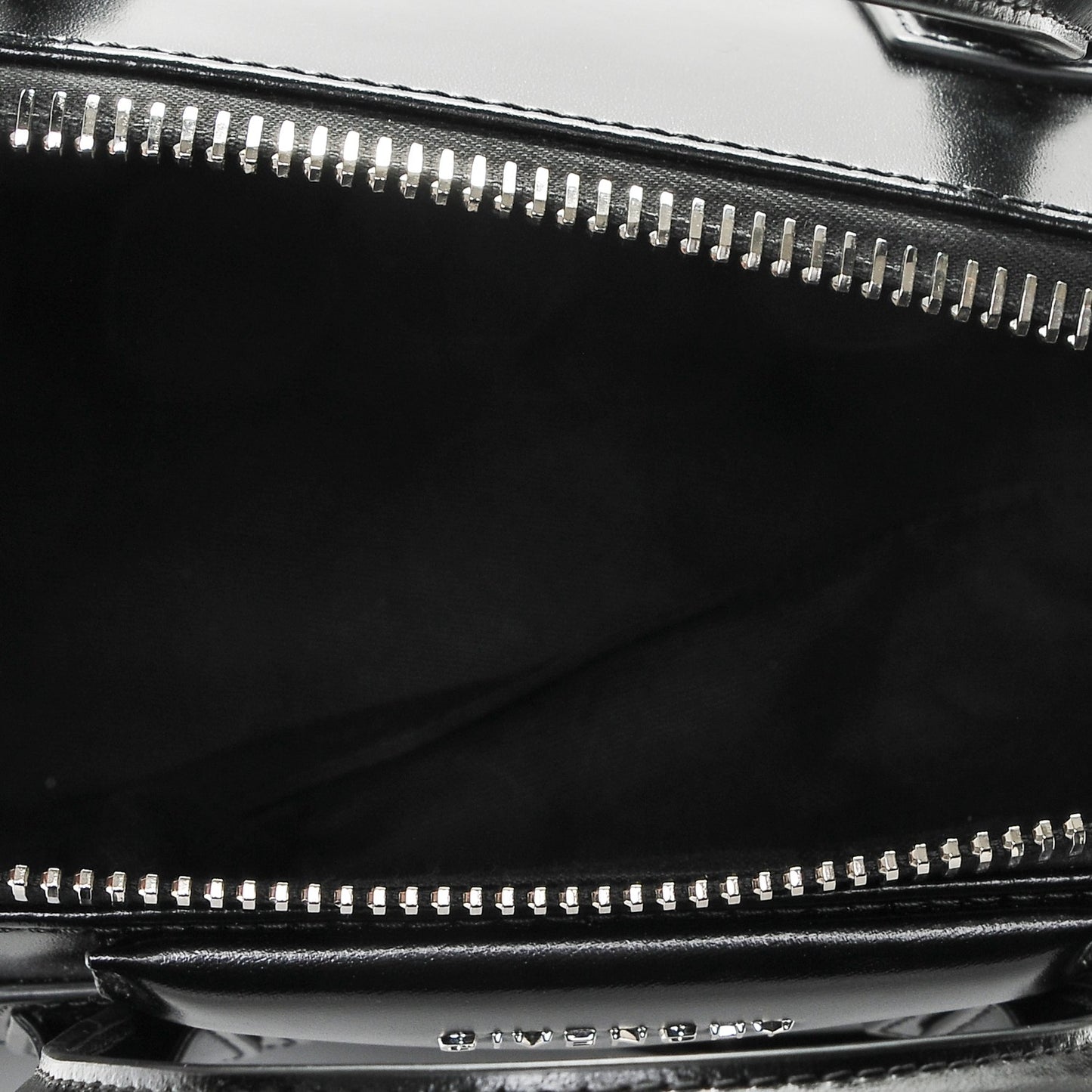 Shiny Lord Calfskin Small Antigona Black