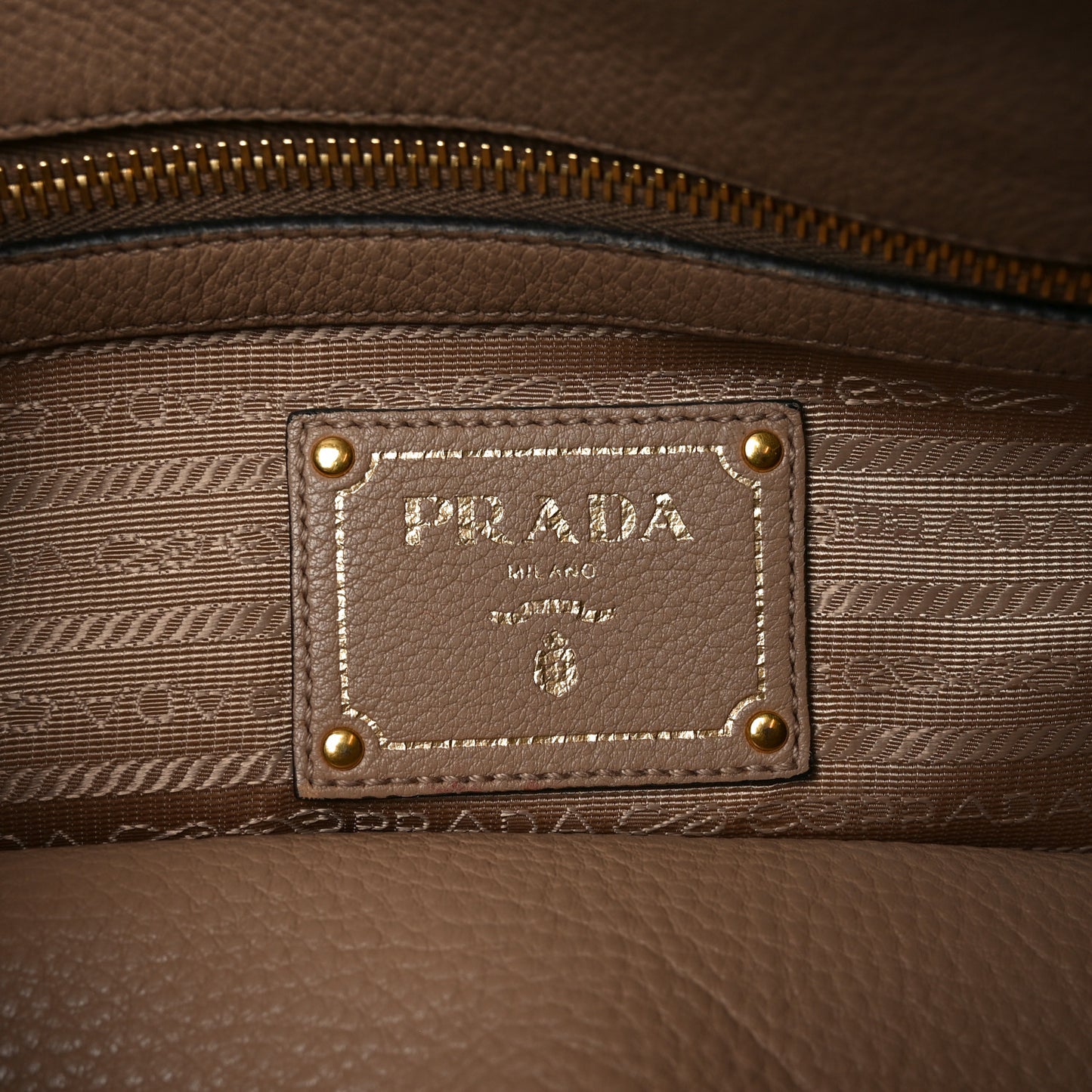 Vitello Phenix Shoulder Bag Cammeo