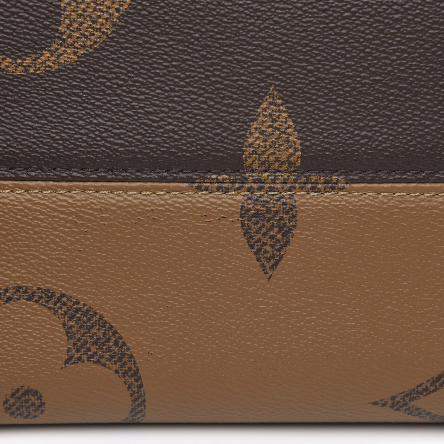 Reverse Monogram Giant Onthego MM