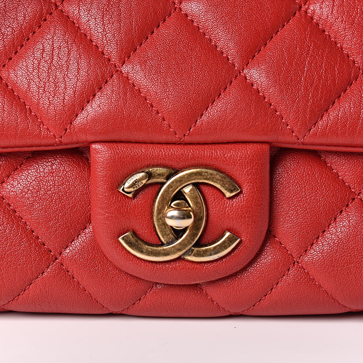 Shiny Sheepskin Quilted Large Trapezio Flap Red