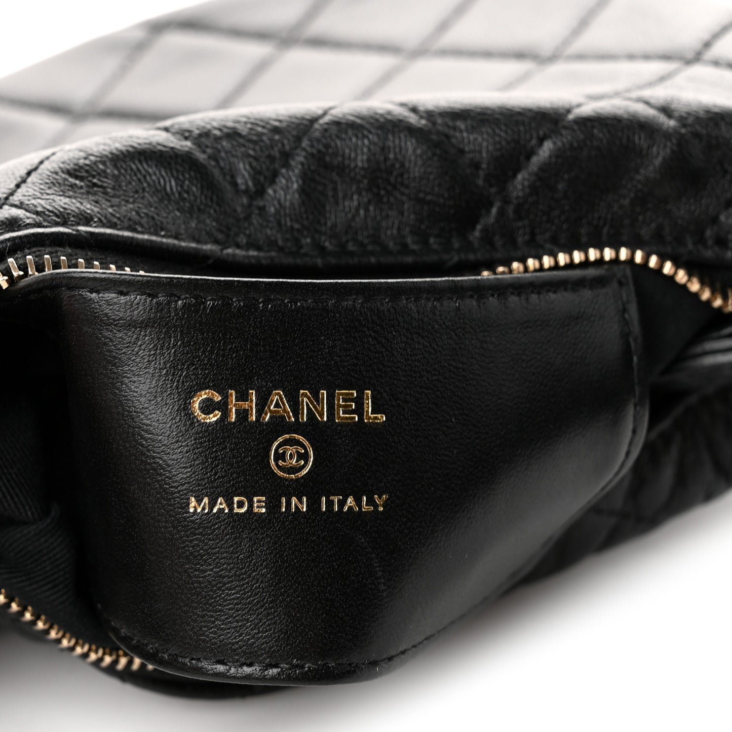 Lambskin Quilted Chain Around Pouch Hobo Black