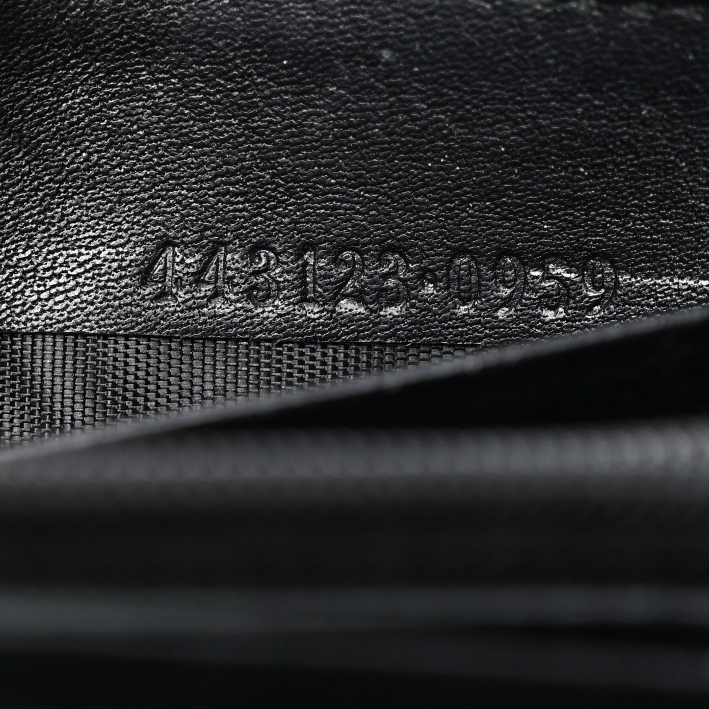 Calfskin Matelasse GG Marmont Zip Around Wallet Black