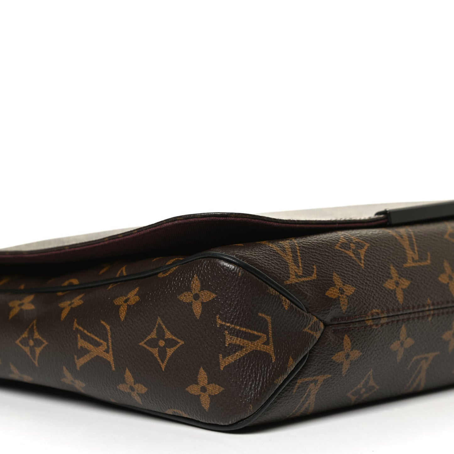 Monogram Macassar District MM
