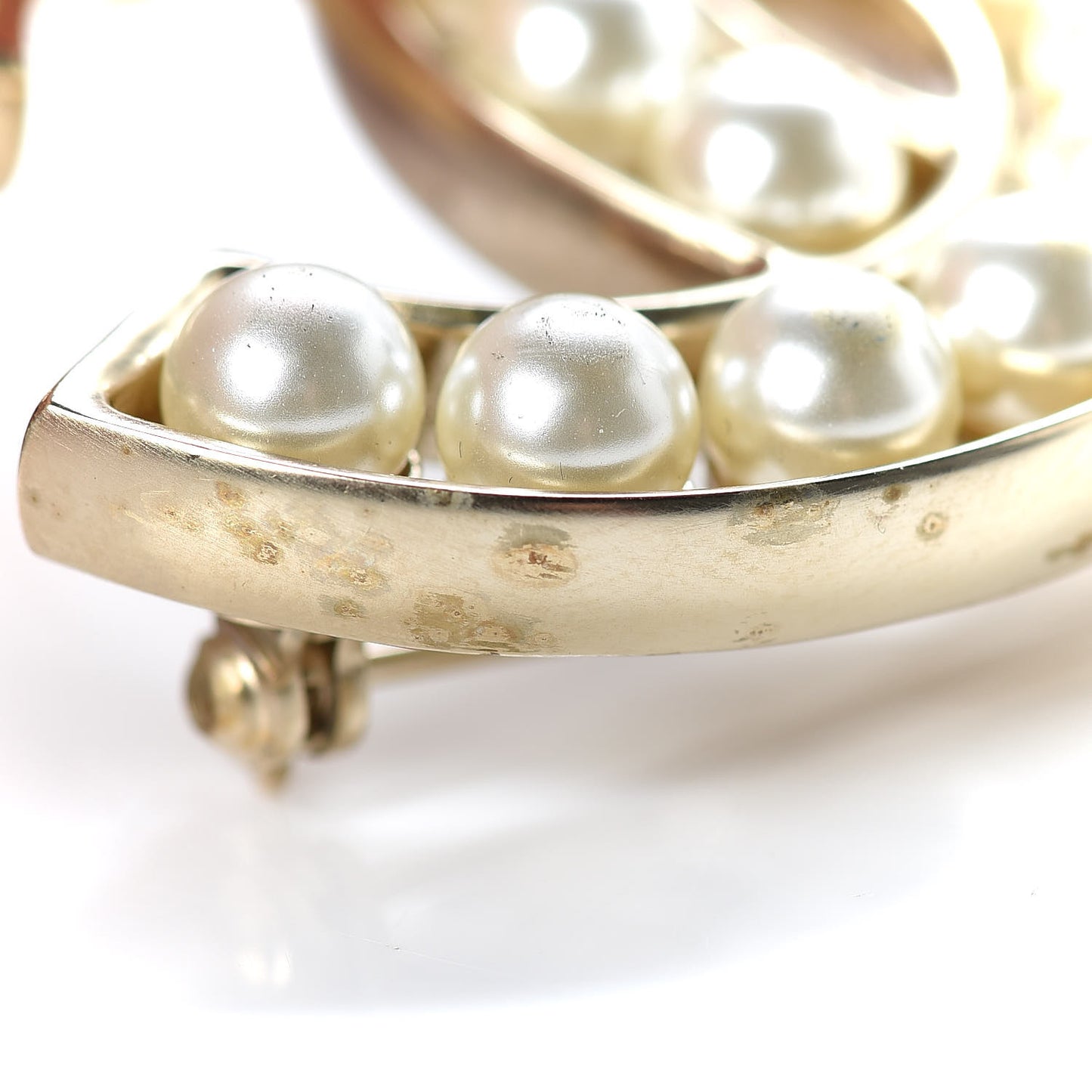 Pearl CC Brooch Gold