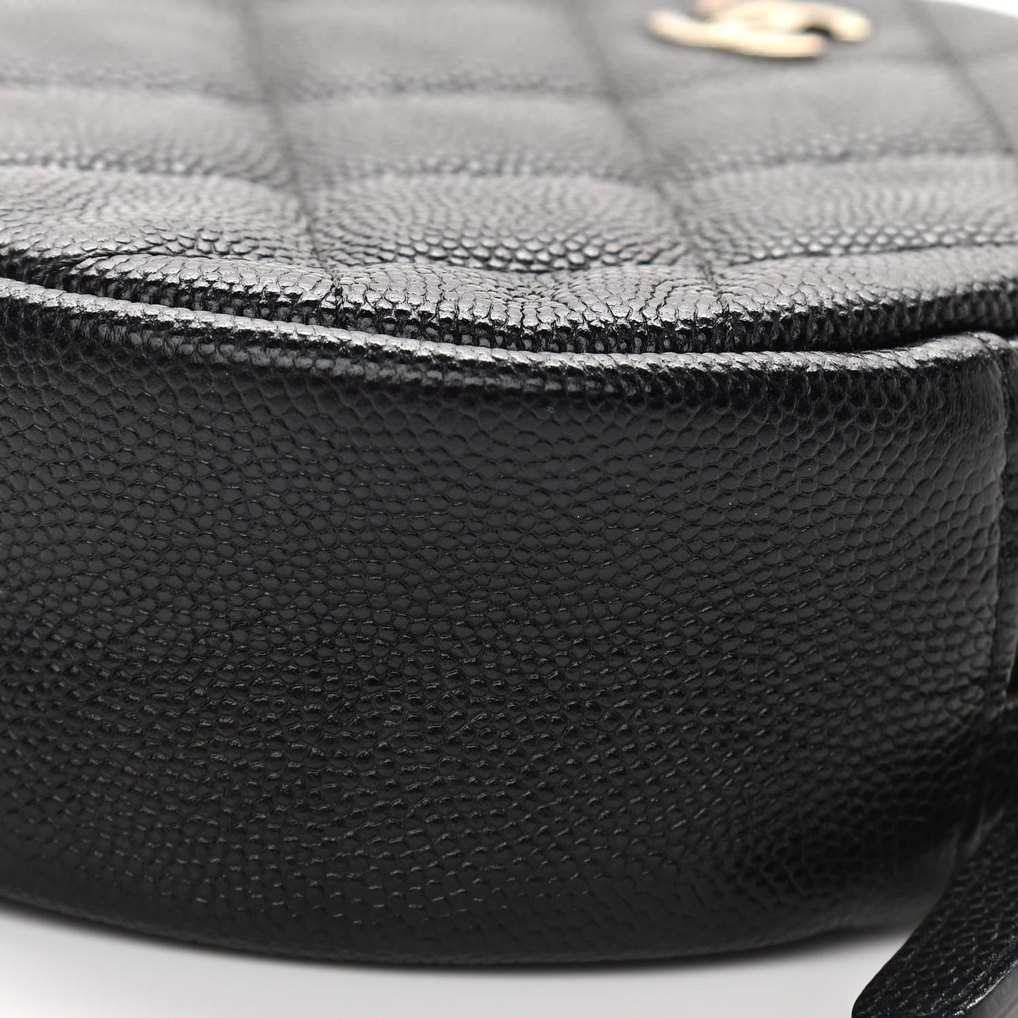 Caviar Quilted Round Clutch With Chain Black