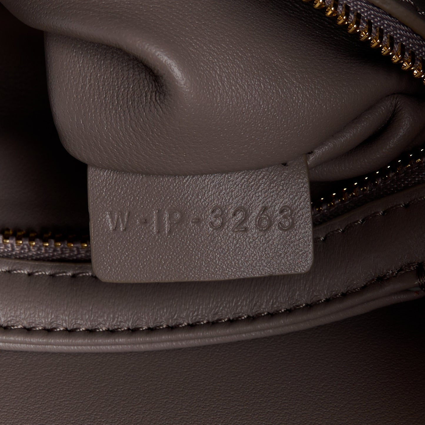 Shiny Calfskin Medium Triomphe Pebble