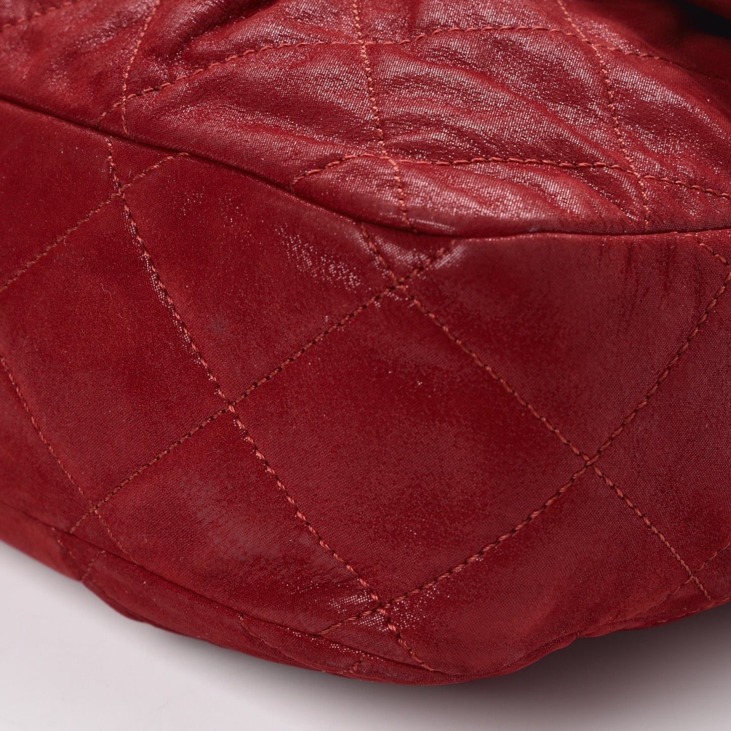 Iridescent Calfskin Large Chic Quilt Flap Red