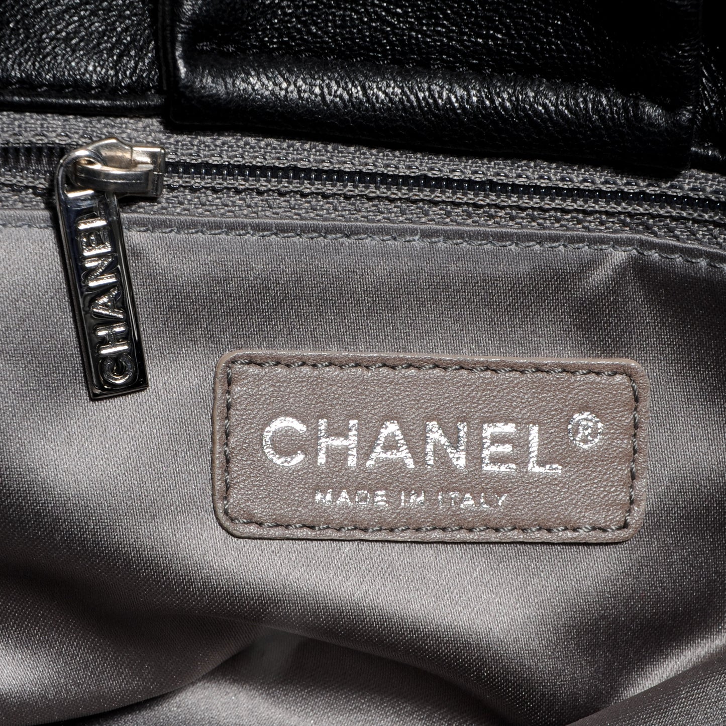 Lambskin Pearl Obsession Tote Black