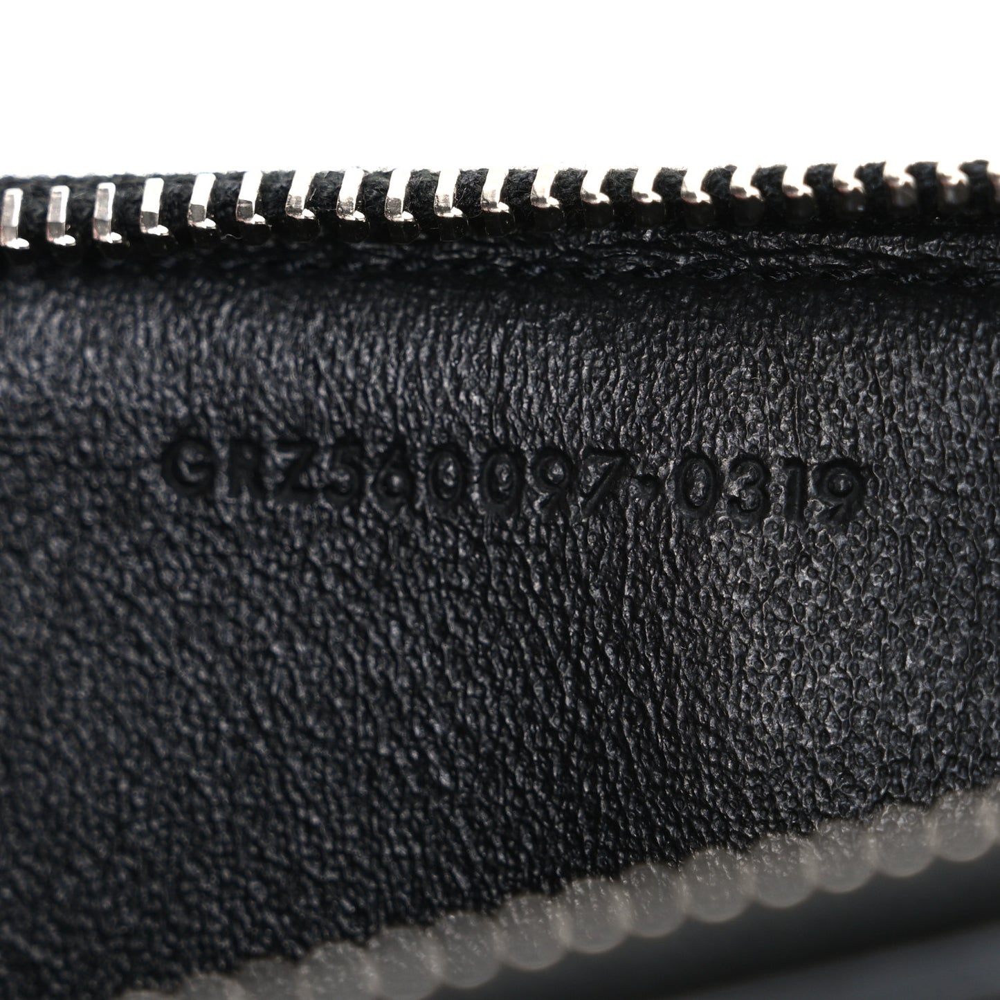 Grained Calfskin Zip Pouch Tech Card Holder Black
