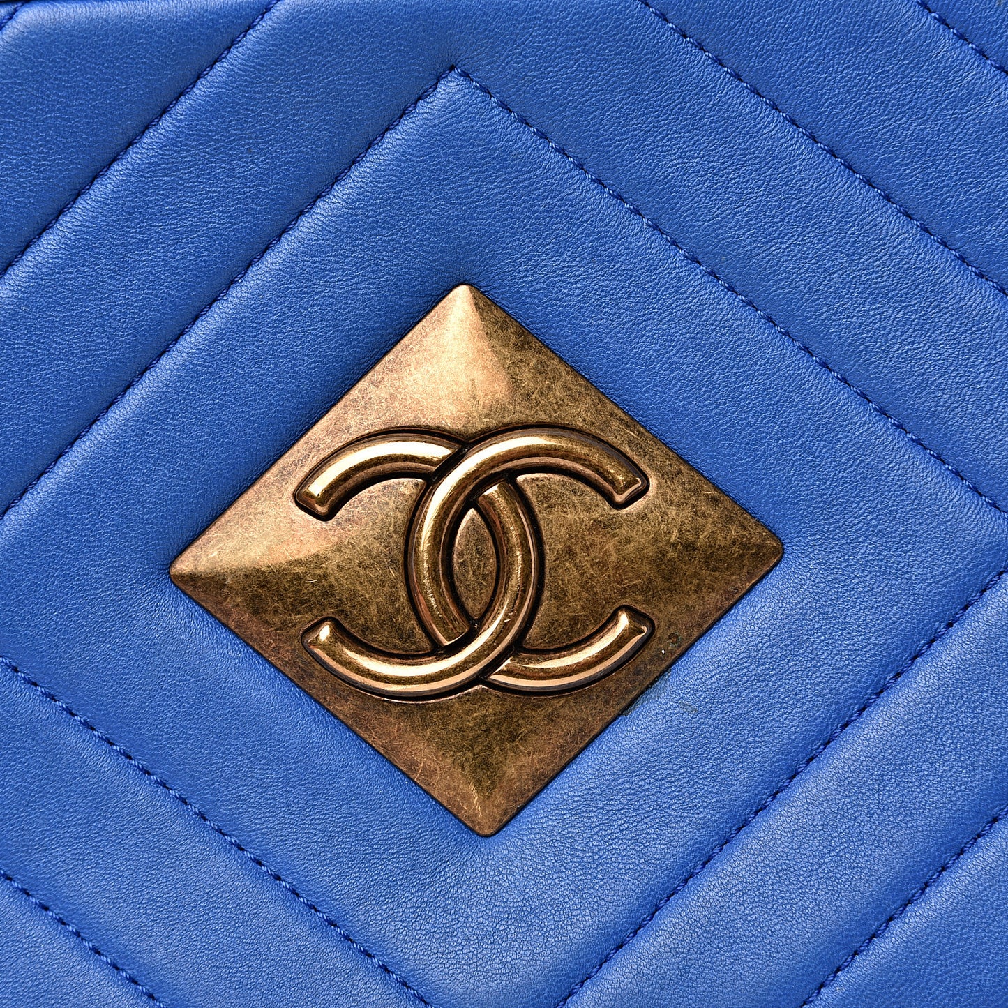 Lambskin Chevron Quilted Pyramid CC Camera Case Blue
