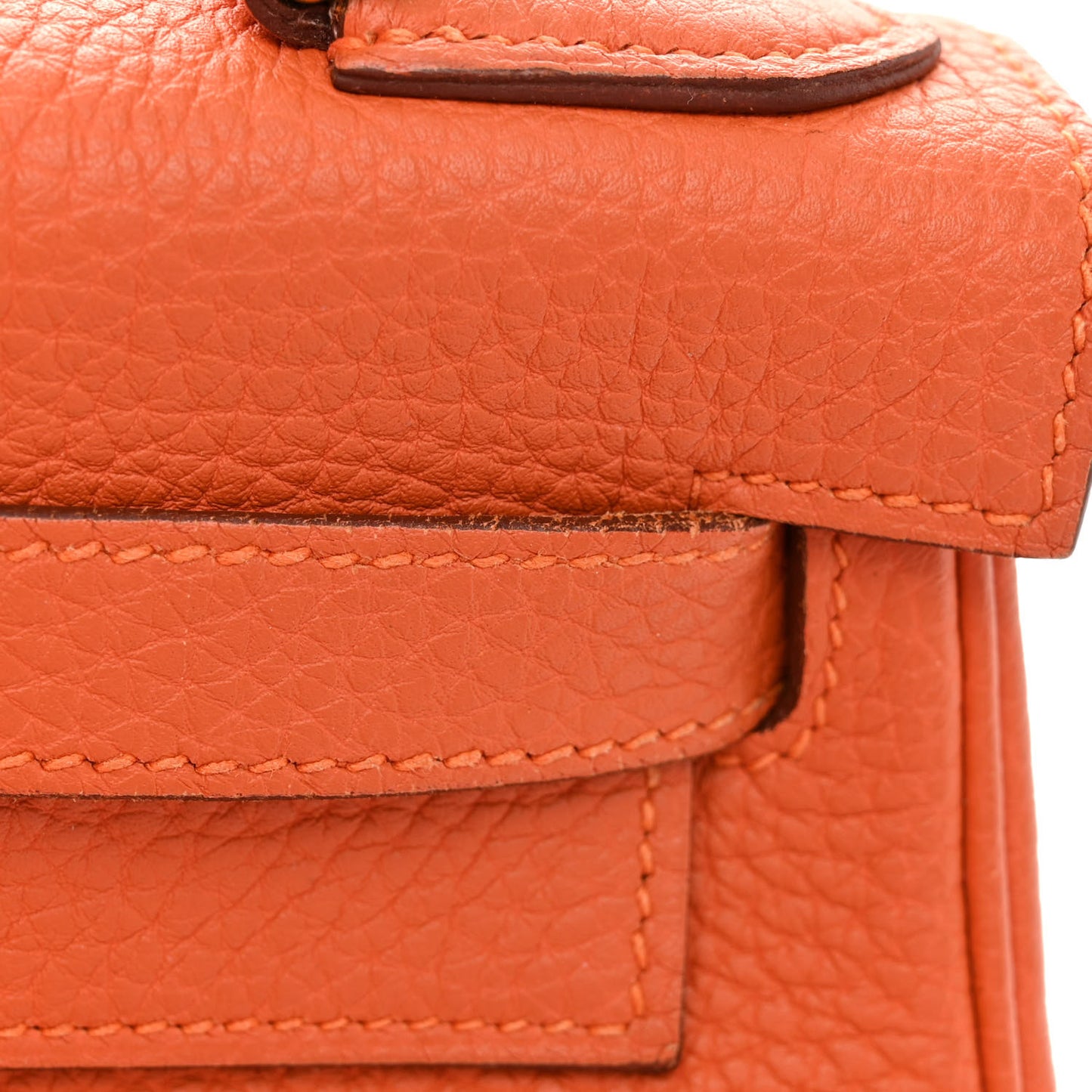 Togo Kelly Retourne 28 Orange