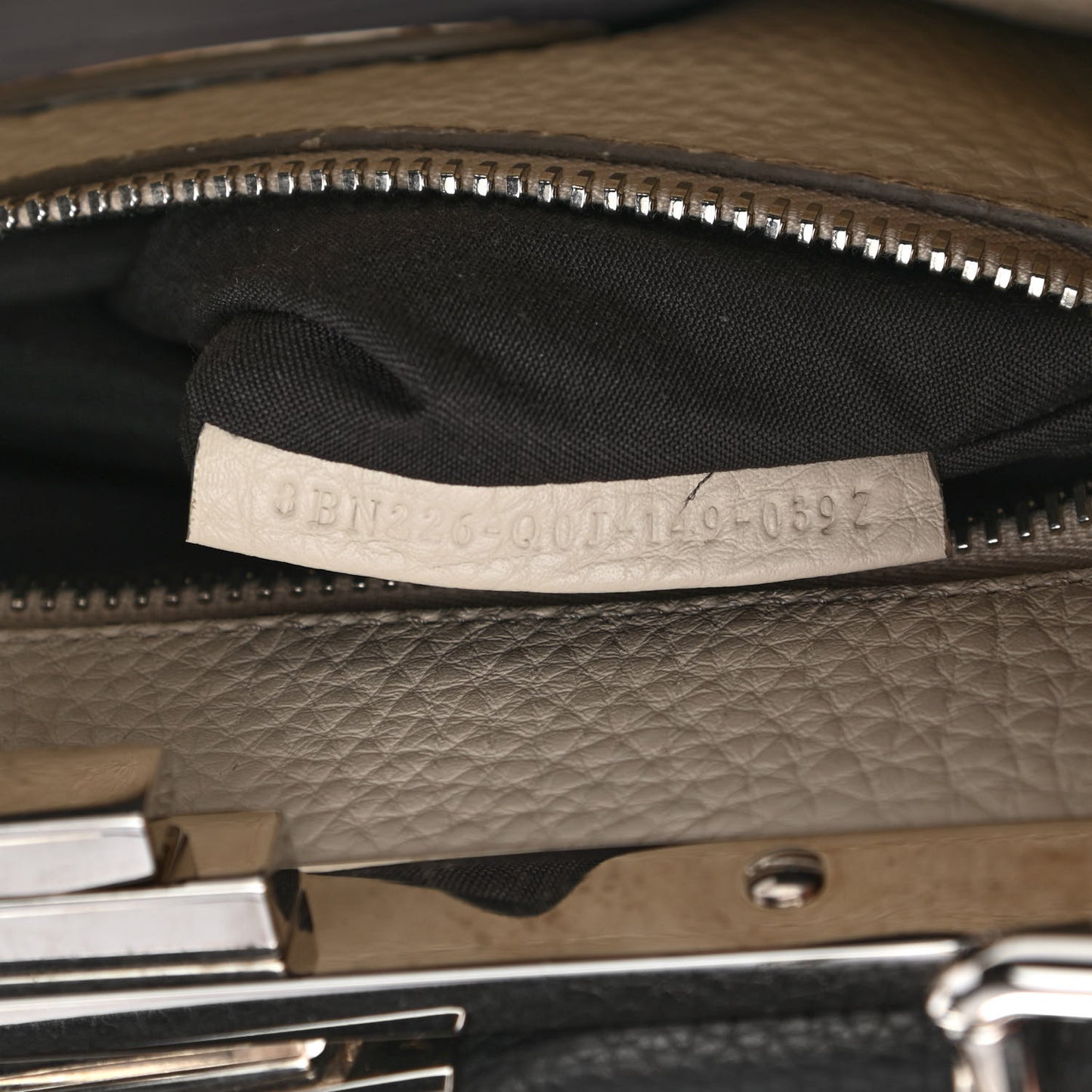 Cuoio Romano Selleria Bi-Color Medium Peekaboo Iconic Satchel Asfalto Latte