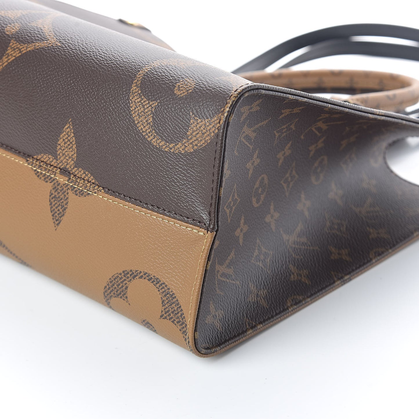 Reverse Monogram Giant Onthego MM