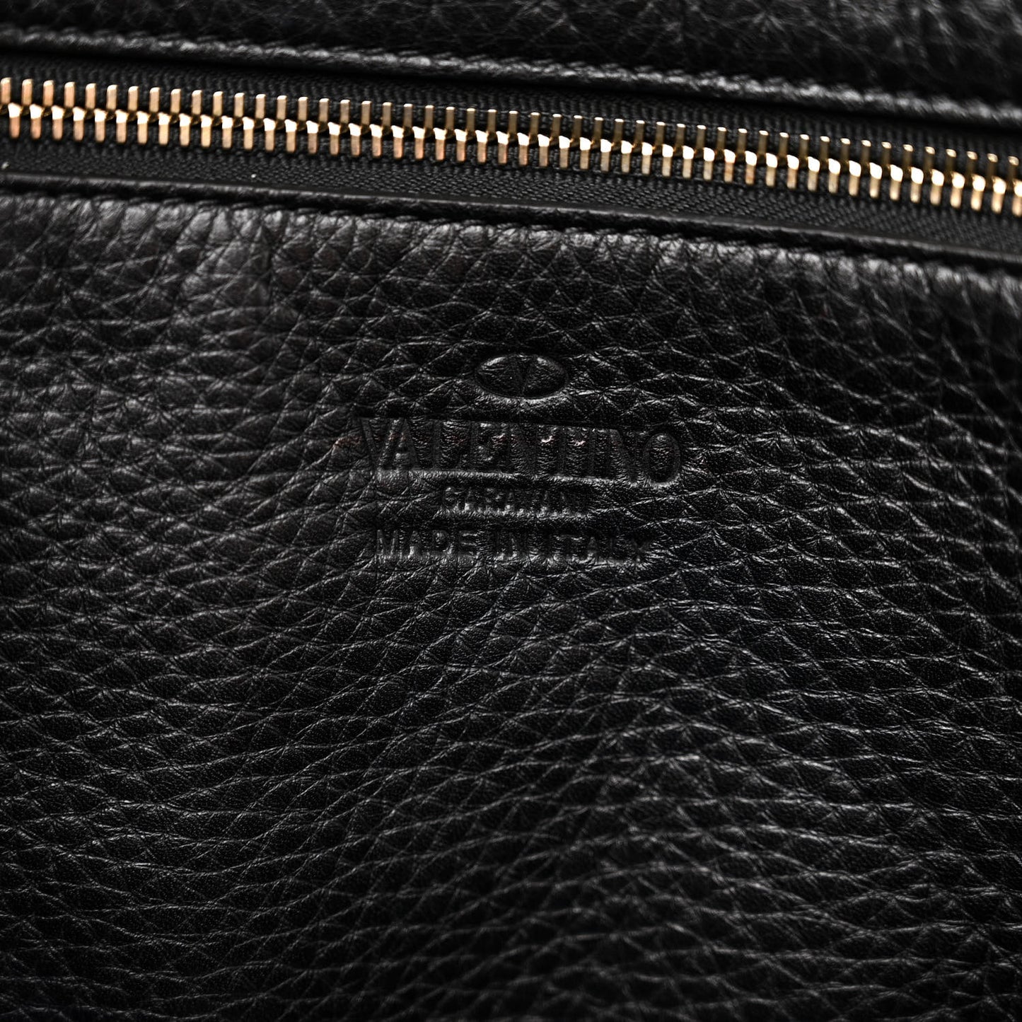 Pebbled Calfskin Medium Rockstud Tote Black