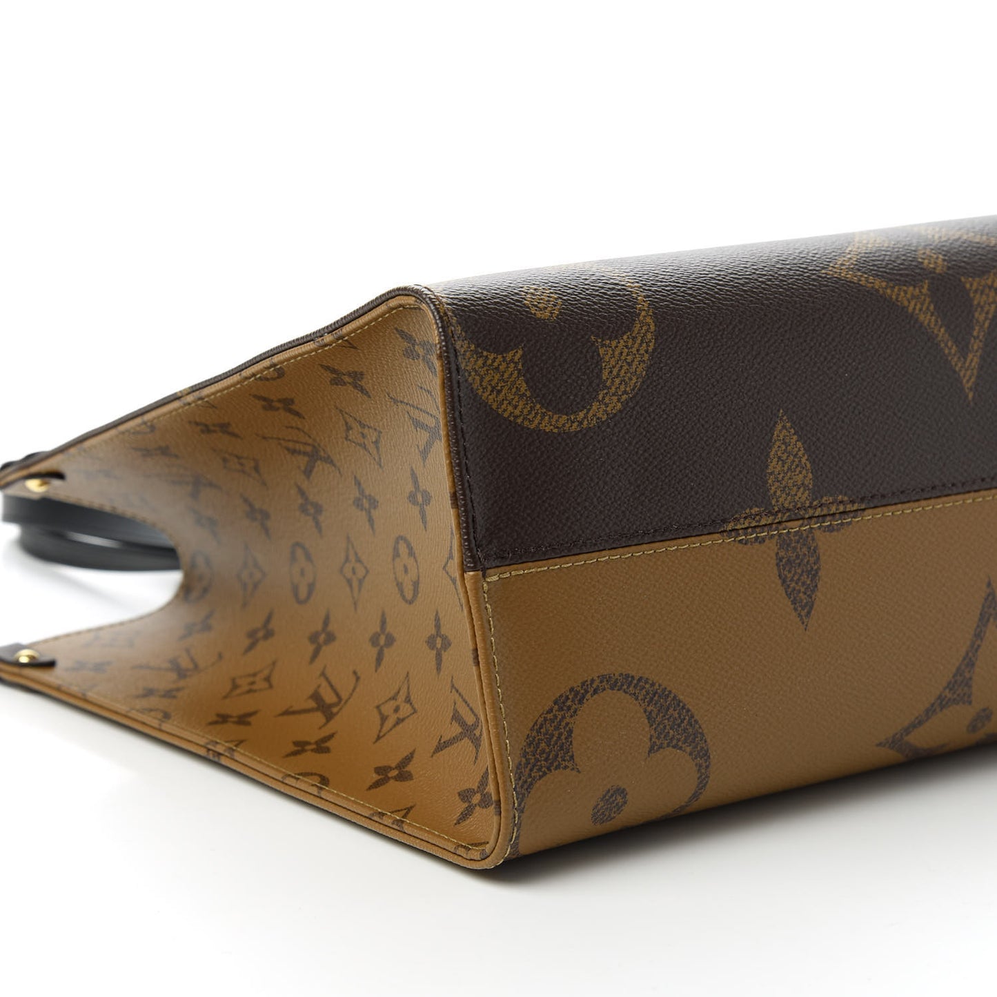 Reverse Monogram Giant Onthego MM