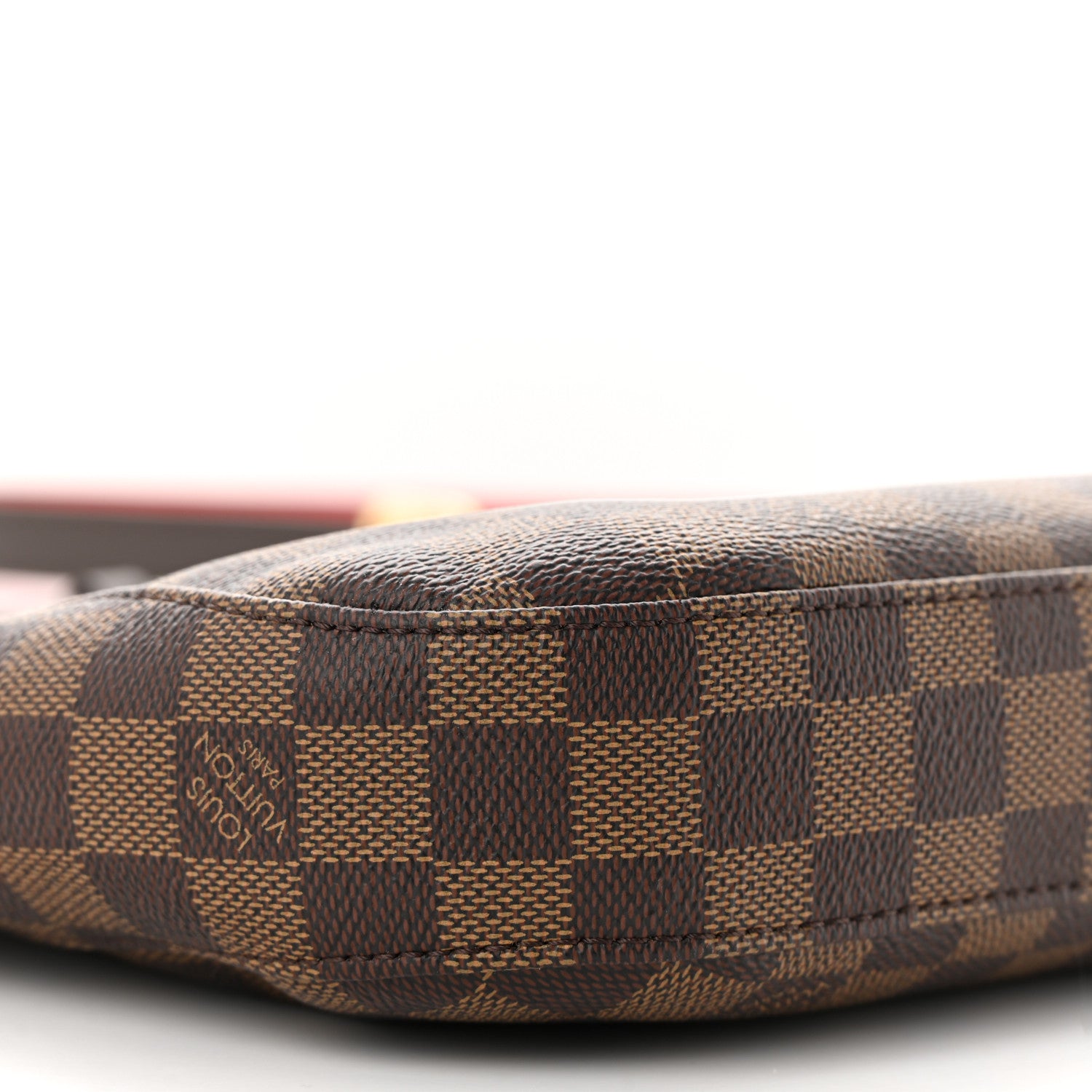 Louis Vuitton Damier Ebene South Bank Besace 9 of 11