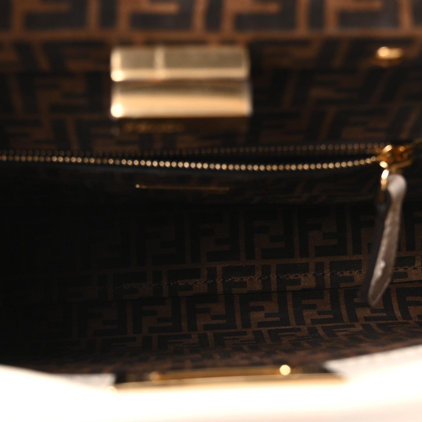Vitello Seta Suede FF Mini Peekaboo Iconic Satchel Uovo Sigaro Marrone