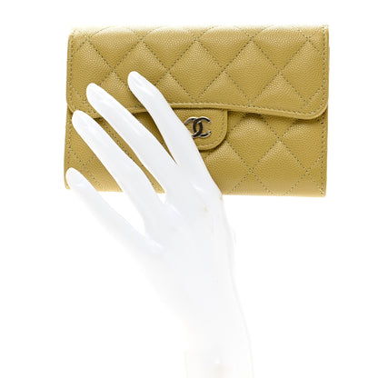 Chanel Caviar Quilted Medium Flap Wallet Green 2 of 9