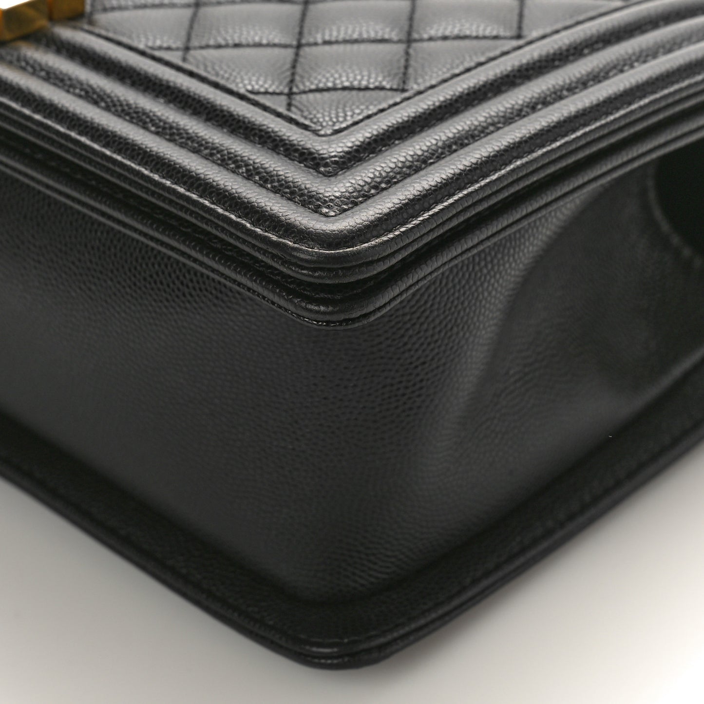 Caviar Quilted Medium Boy Flap Black