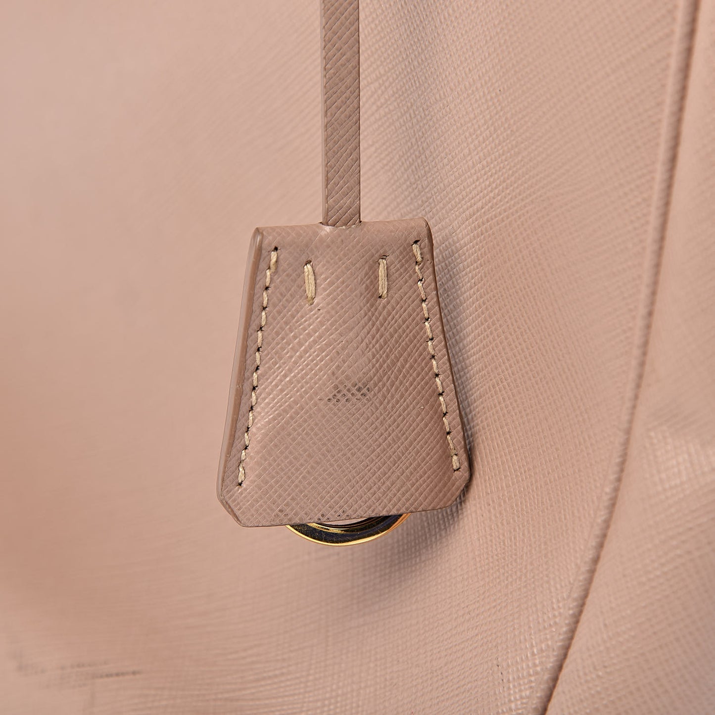 Saffiano Medium Galleria Double Zip Tote Cammeo
