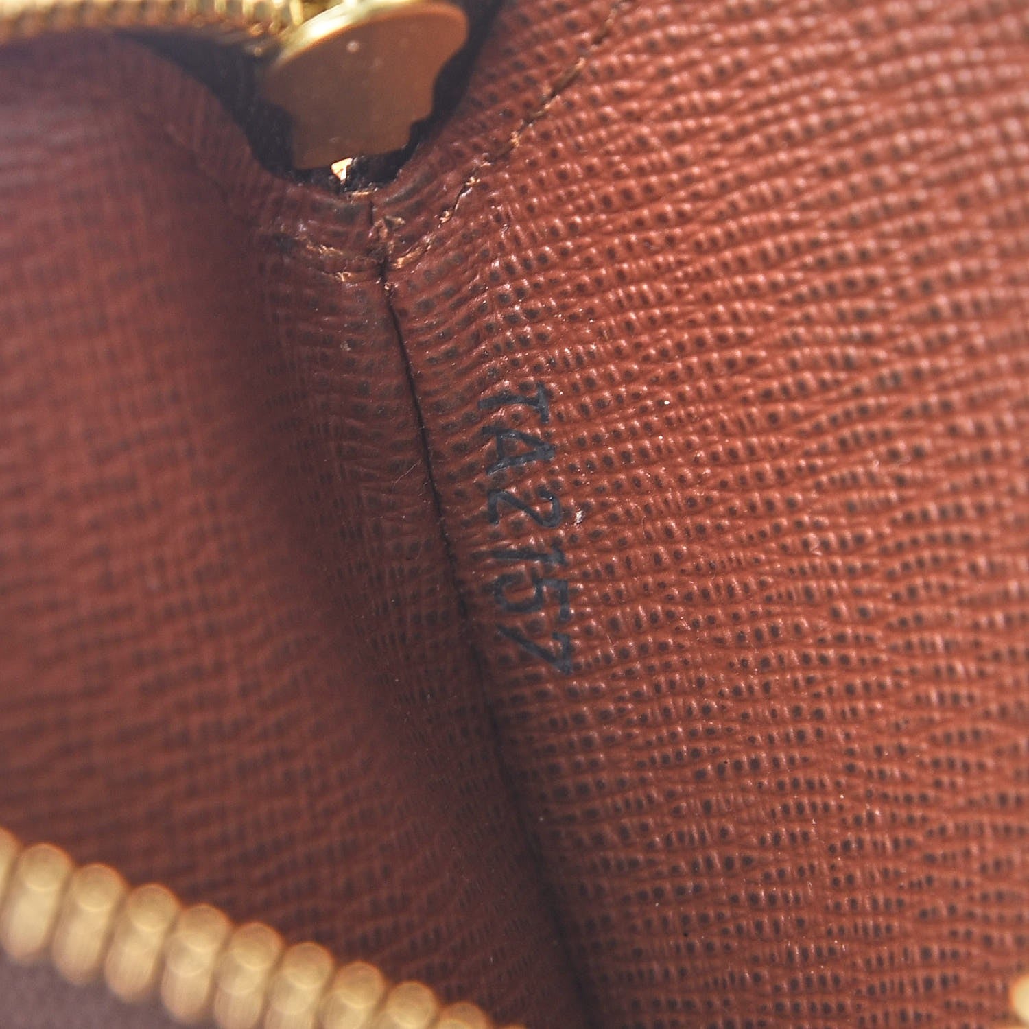 Louis Vuitton Monogram Round Coin Purse 7 of 8