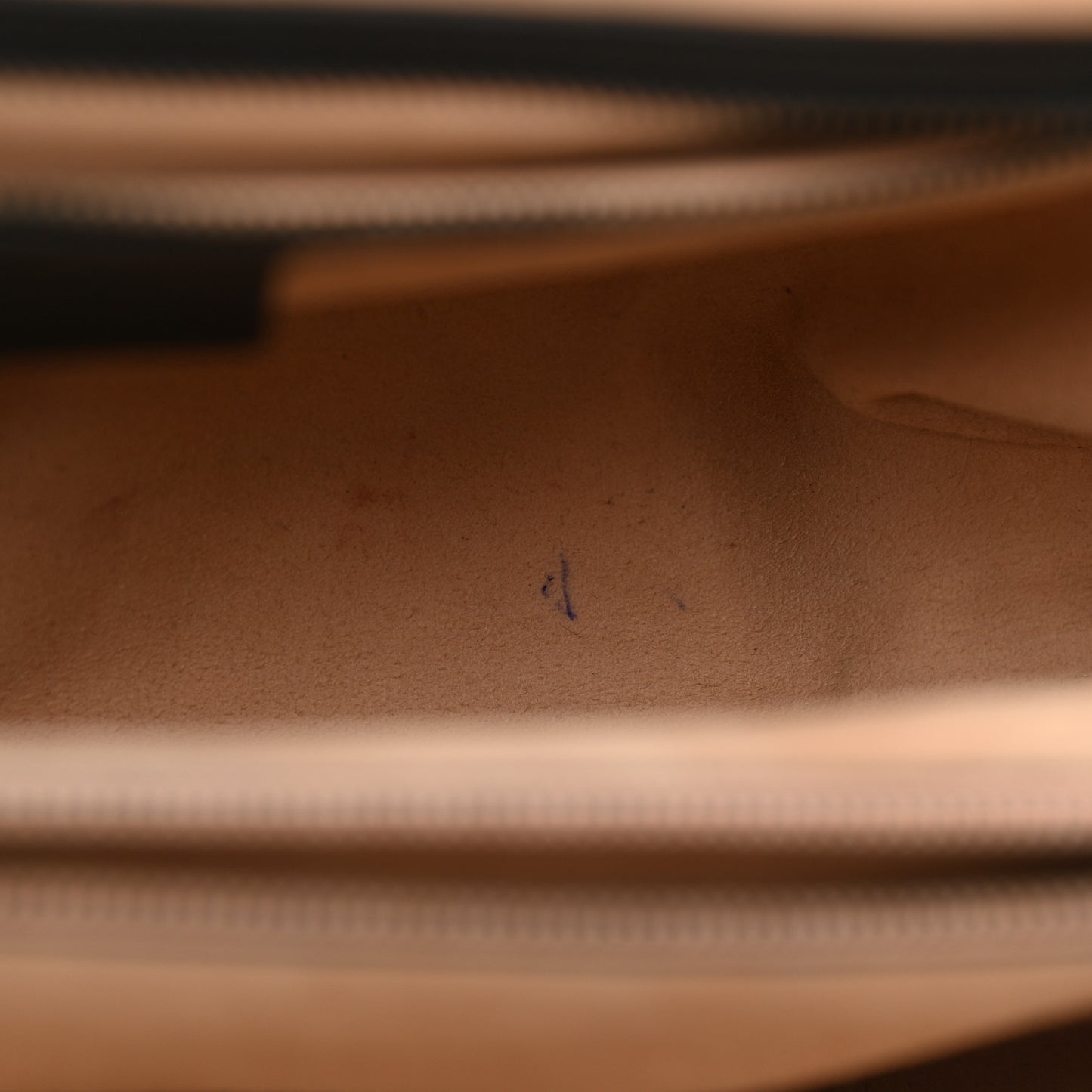 Calfskin Matelasse Medium GG Marmont Tote Black