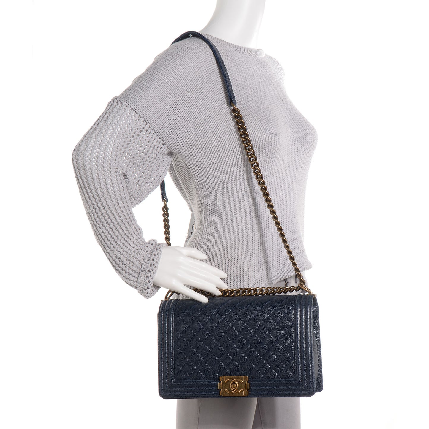 Caviar Quilted Medium Boy Flap Navy