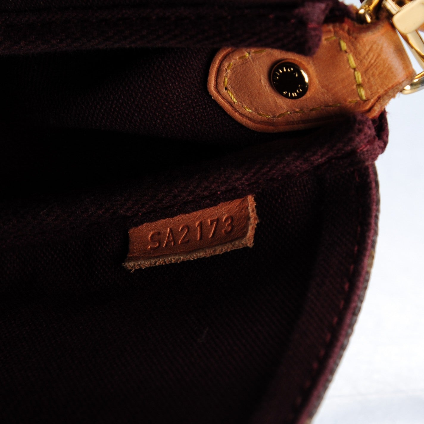 Louis Vuitton Monogram Favorite MM 7 of 8