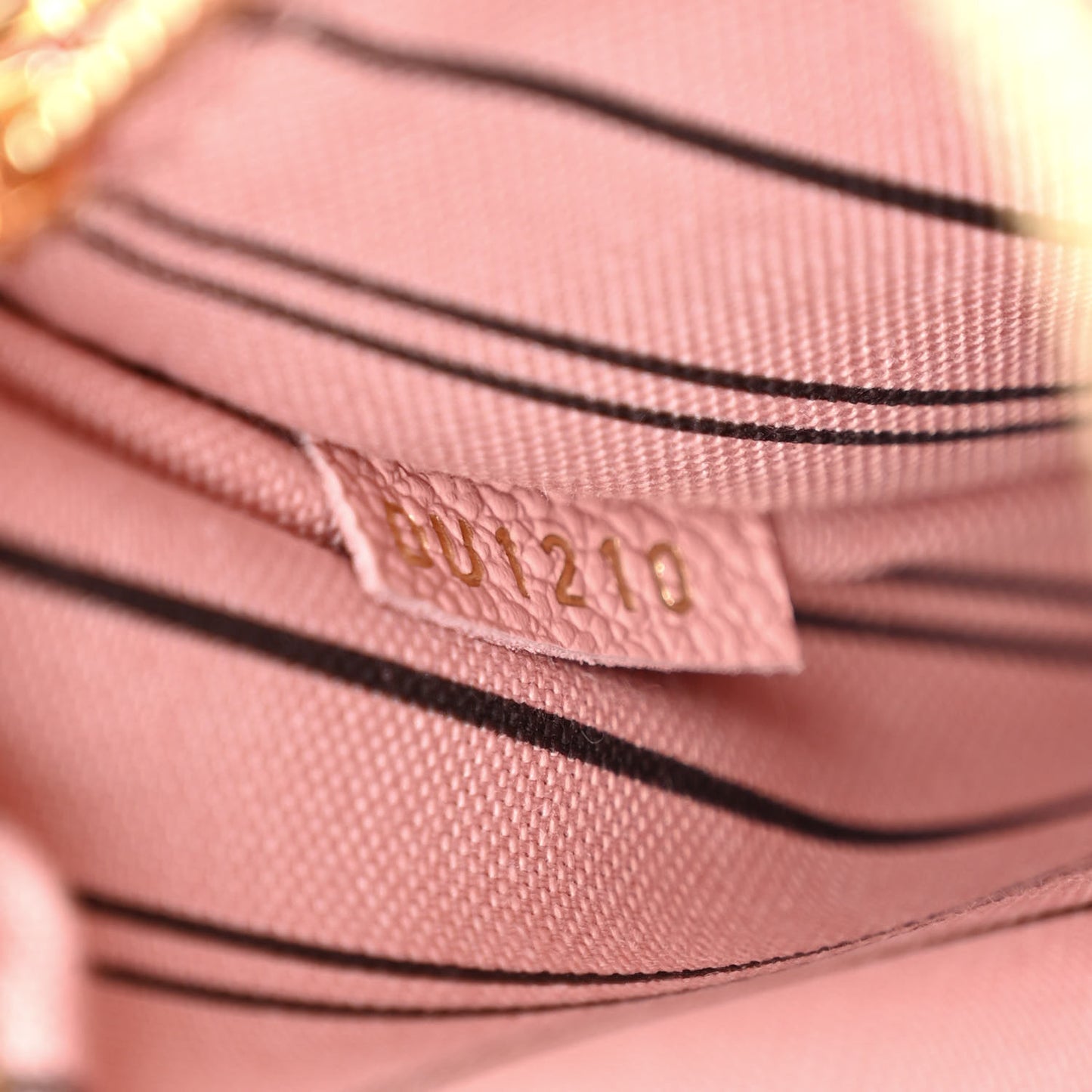 LOUIS VUITTON Empreinte Pochette Metis Rose Poudre