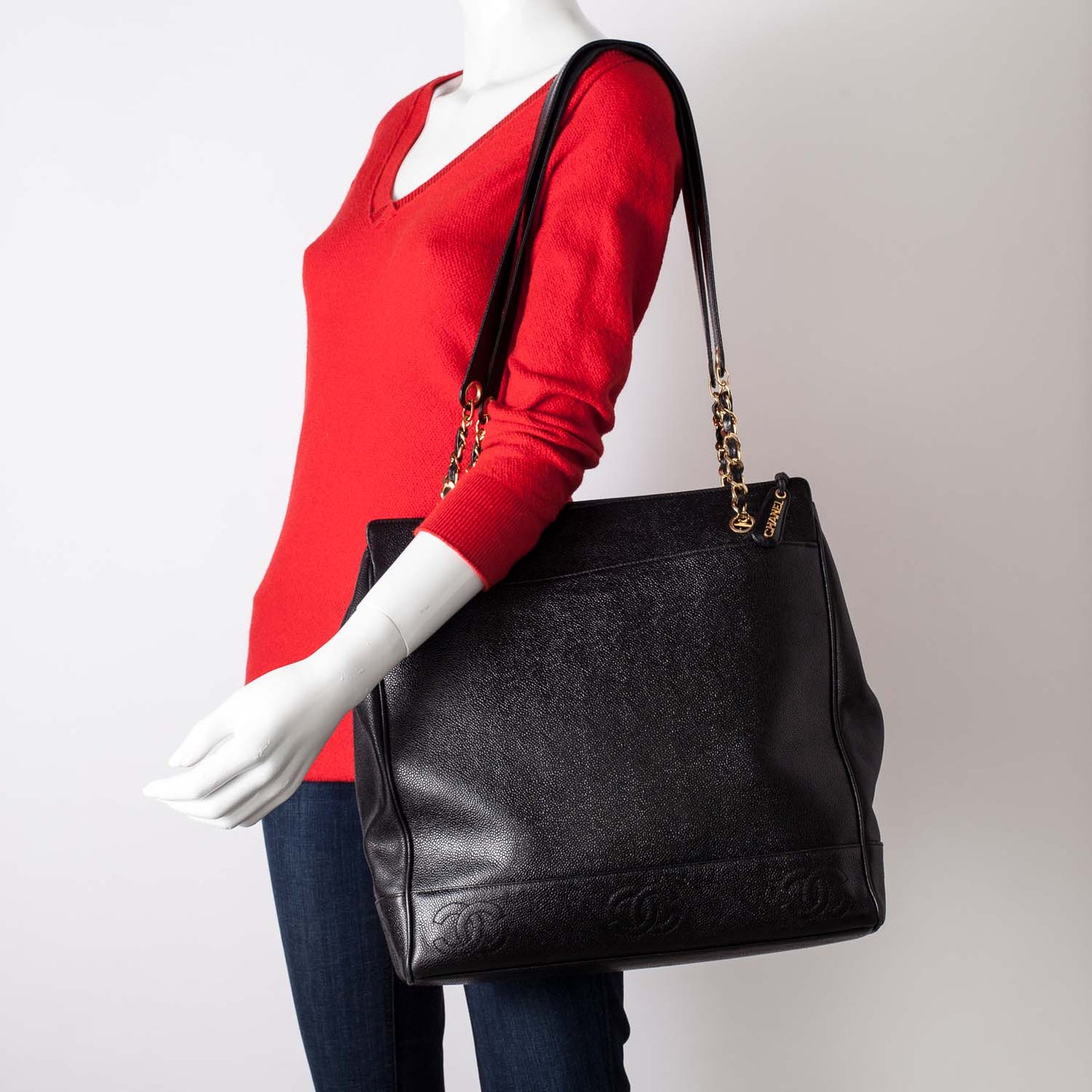 Caviar Shoulder Bag Black GHW
