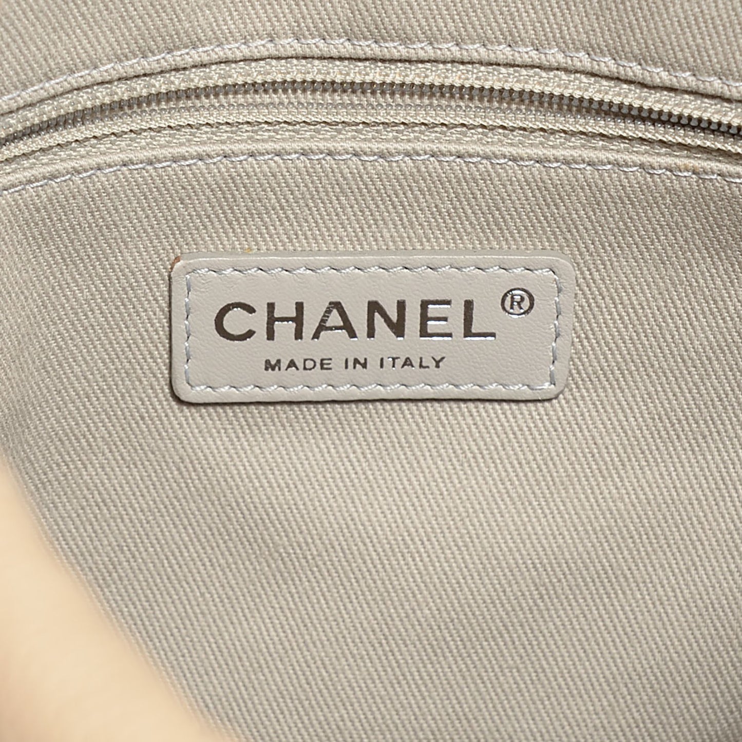 Caviar Easy Zip Tote Beige Clair