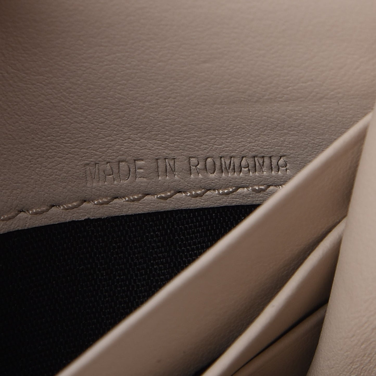 Grainy Calfskin Henley Wallet On Chain Limestone