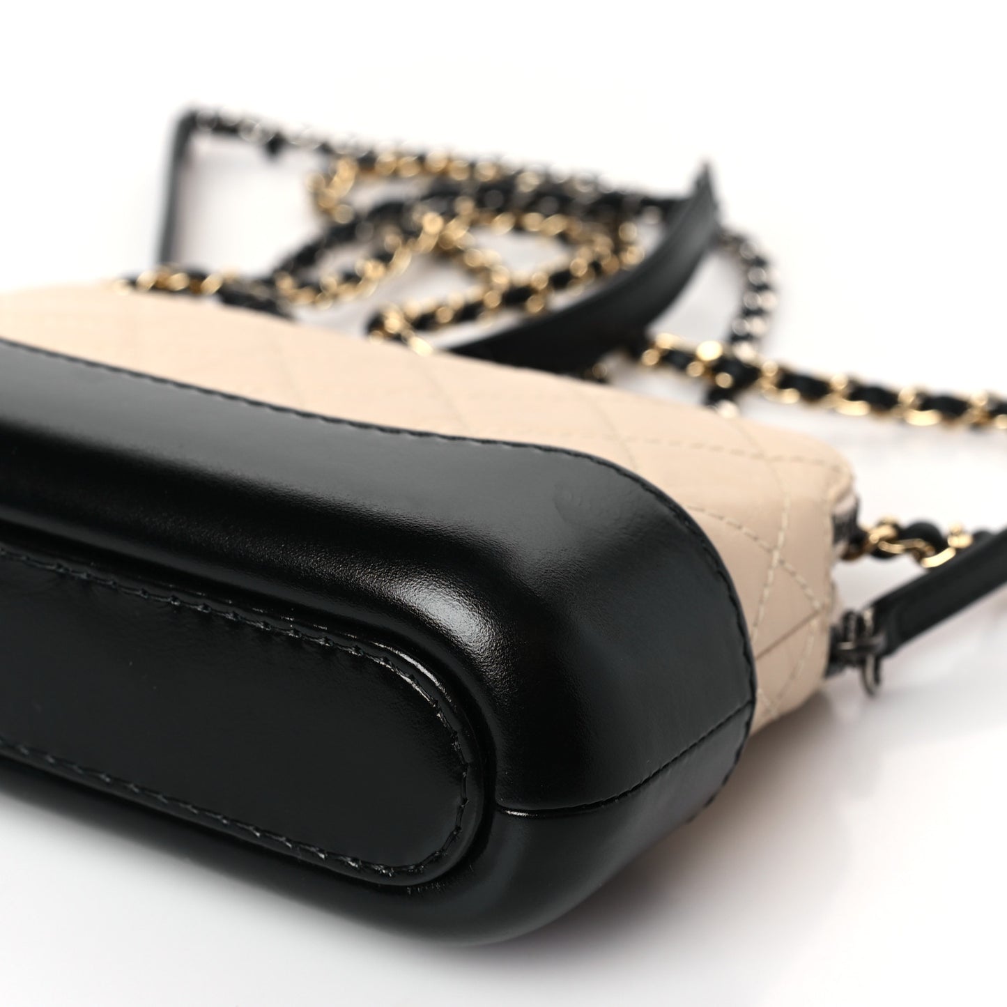 Aged Calfskin Quilted Small Gabrielle Clutch With Chain Beige Black